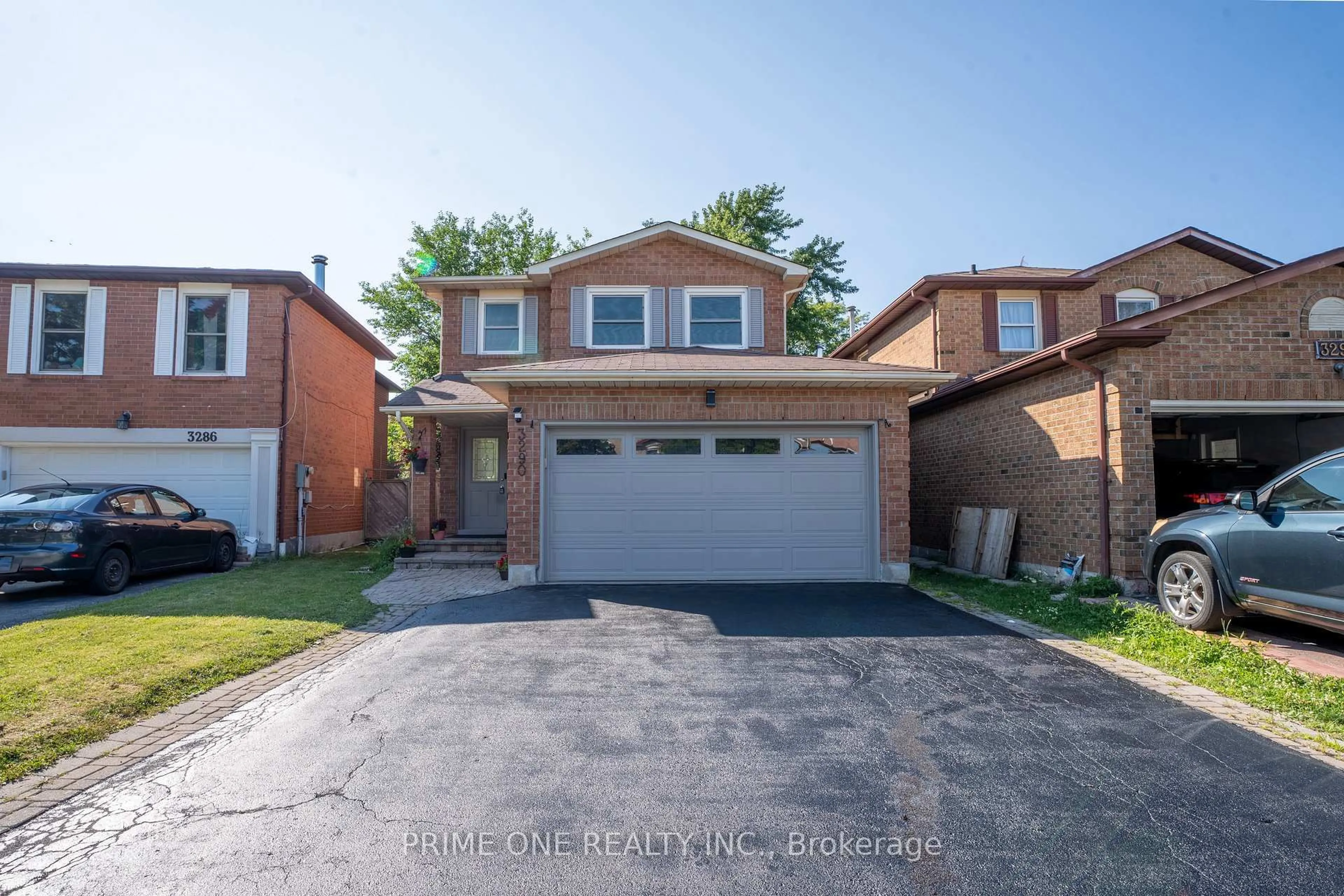 Home with brick exterior material, street for 3290 Cambourne Cres, Mississauga Ontario L5N 5P7
