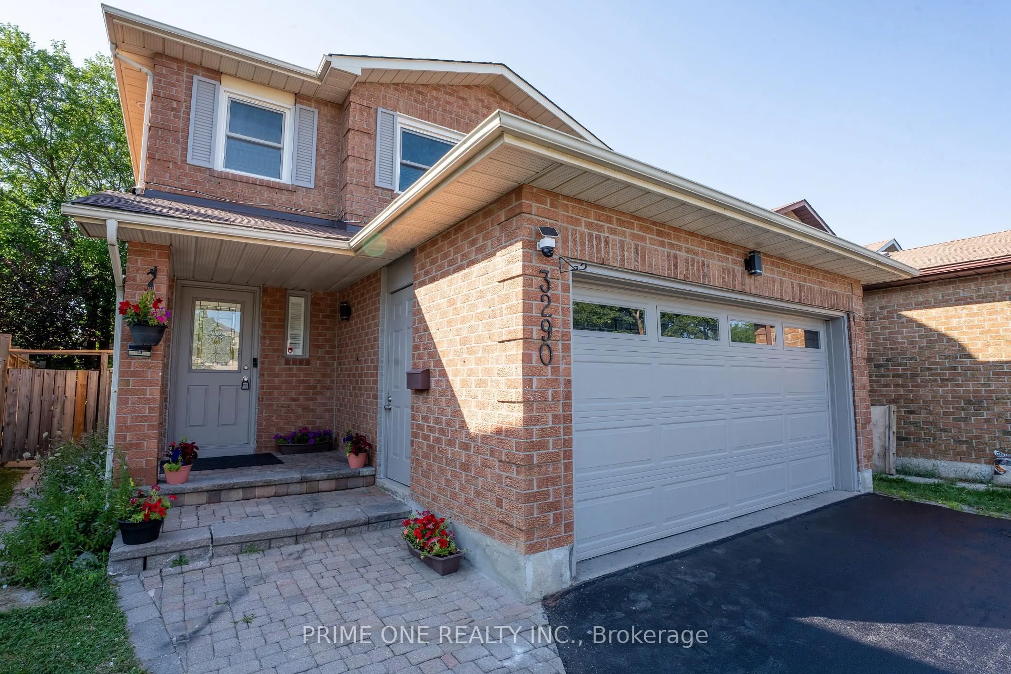 Home with brick exterior material, street for 3290 Cambourne Cres, Mississauga Ontario L5N 5P7