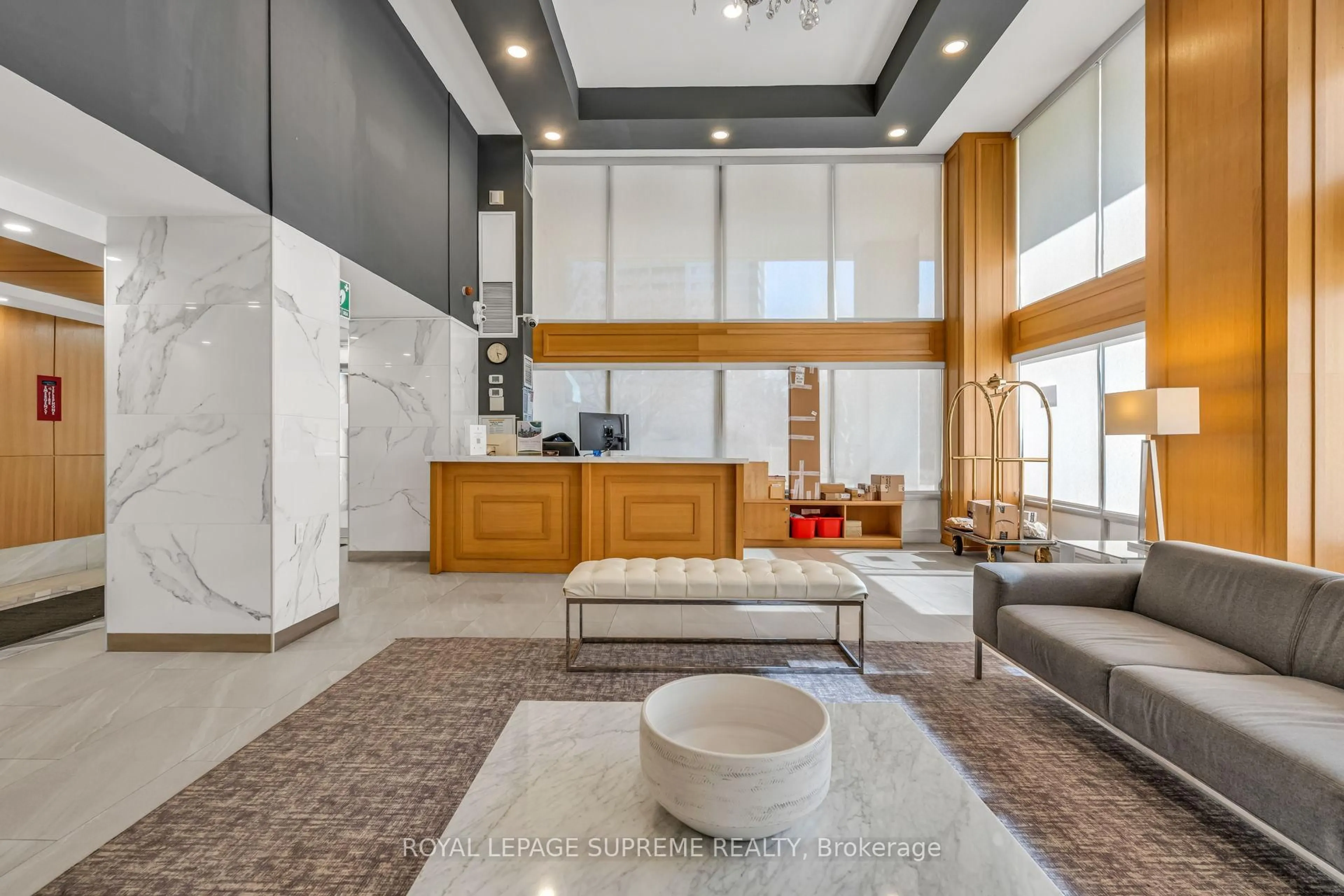 Lobby for 3590 Kaneff Cres #1907, Mississauga Ontario L5A 3X3