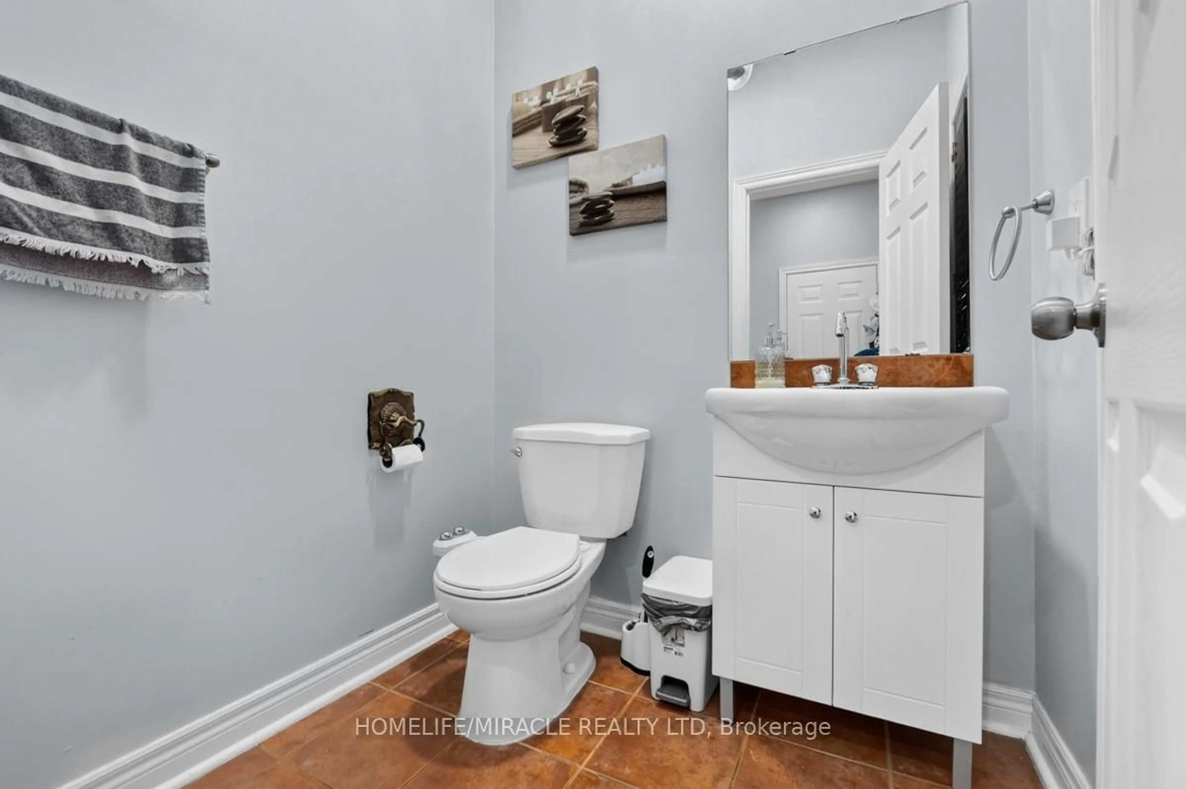 Standard bathroom, ceramic/tile floor for 21 Chalkfarm Cres, Brampton Ontario L7A 3V8