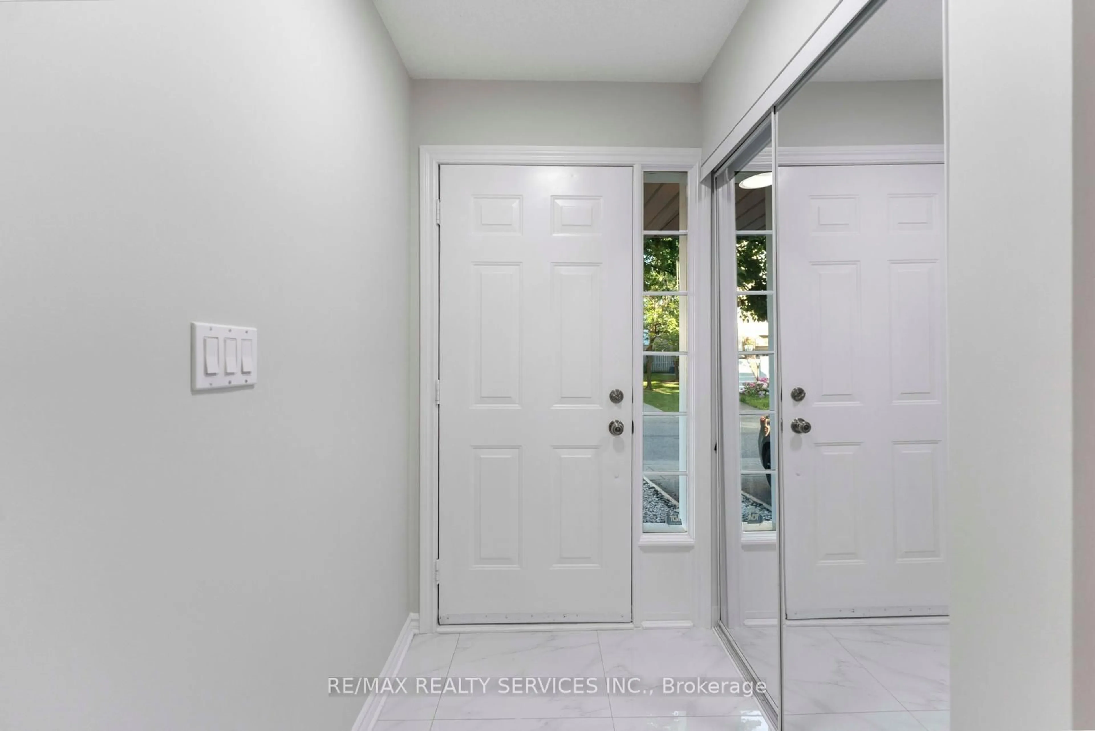 Indoor entryway for 80 Acorn Pl #69, Mississauga Ontario L4Z 4E1