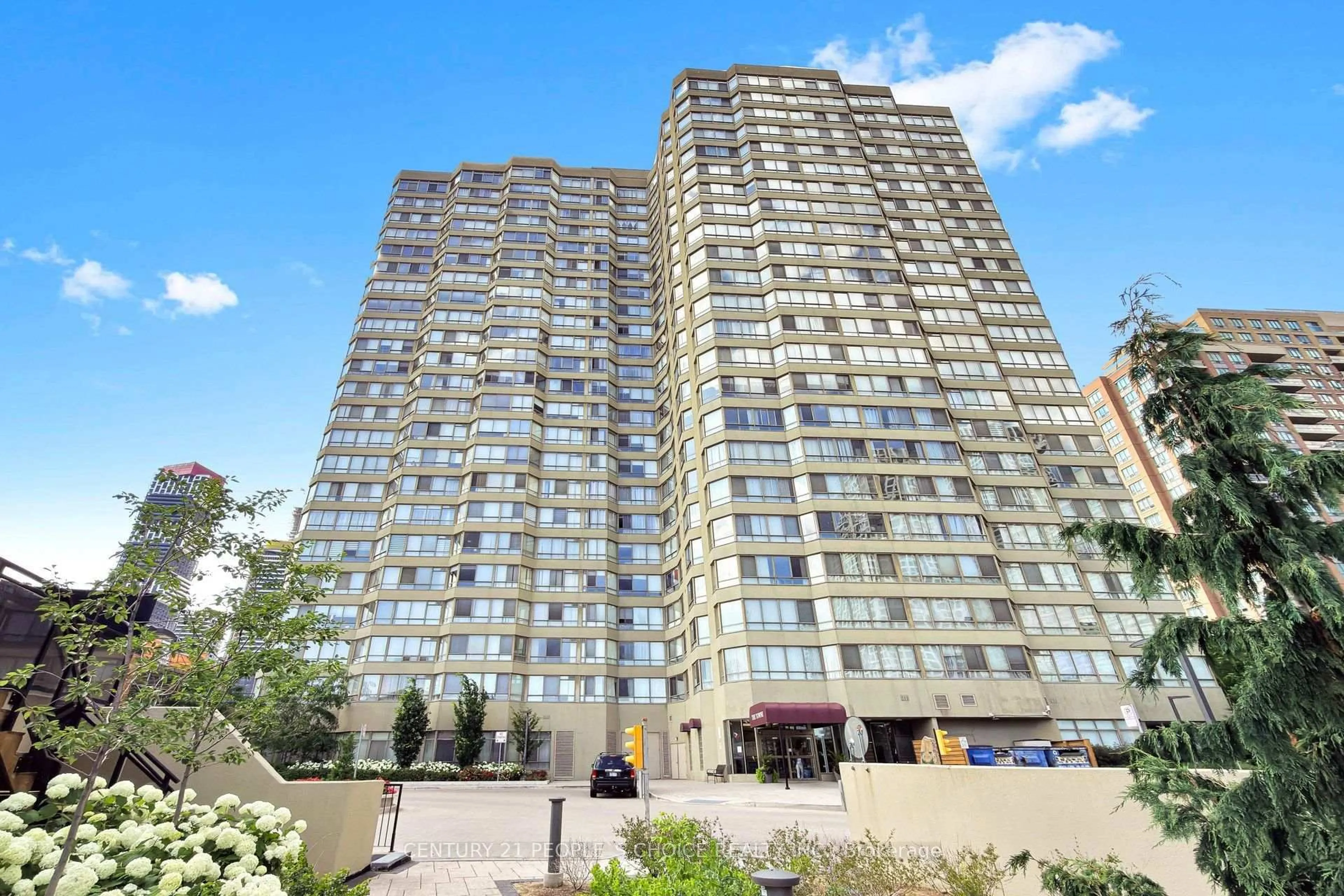 Patio, unknown for 3605 Kariya Dr #109B, Mississauga Ontario L5B 3J4