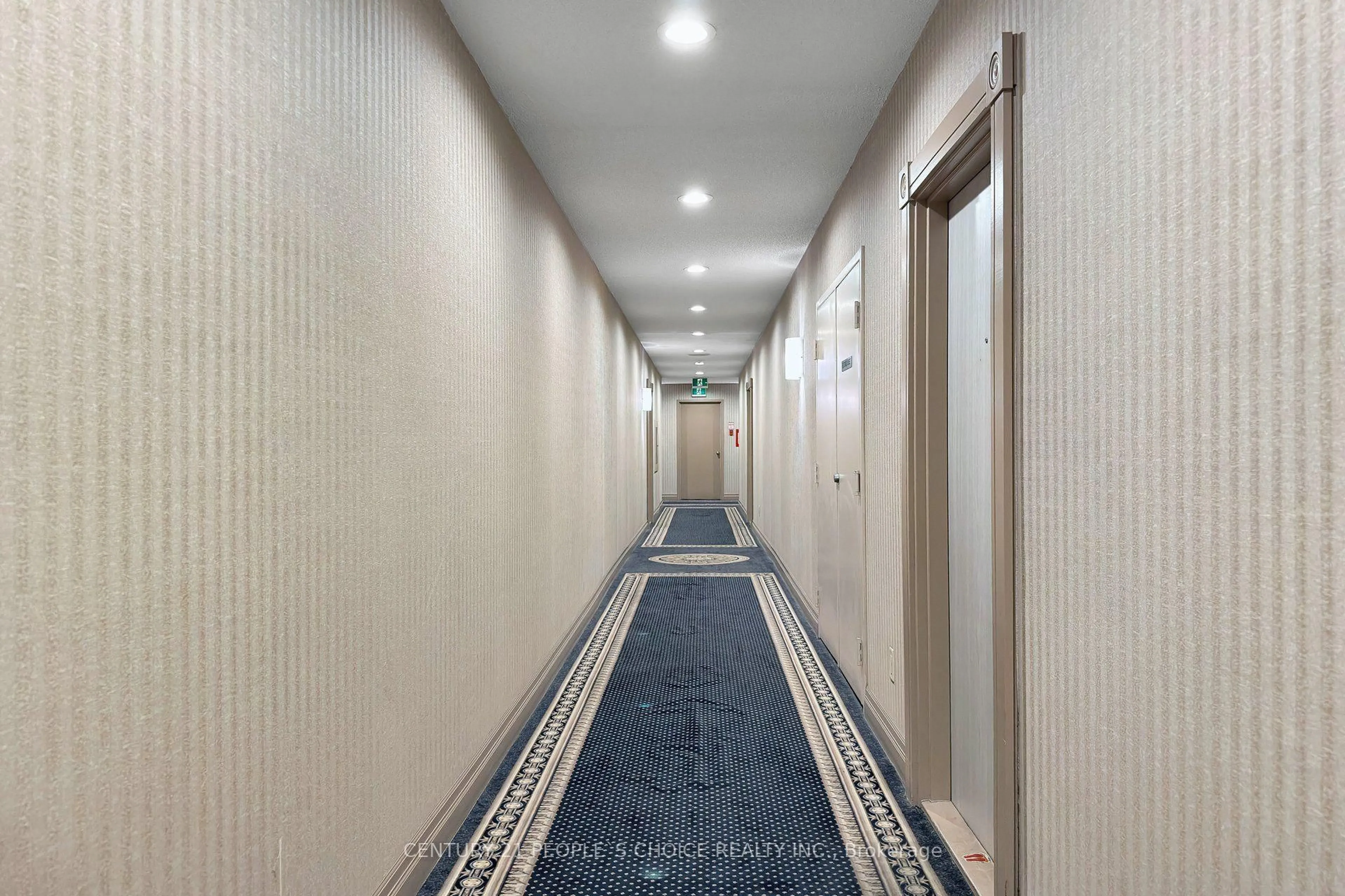 Indoor foyer for 3605 Kariya Dr #109B, Mississauga Ontario L5B 3J4