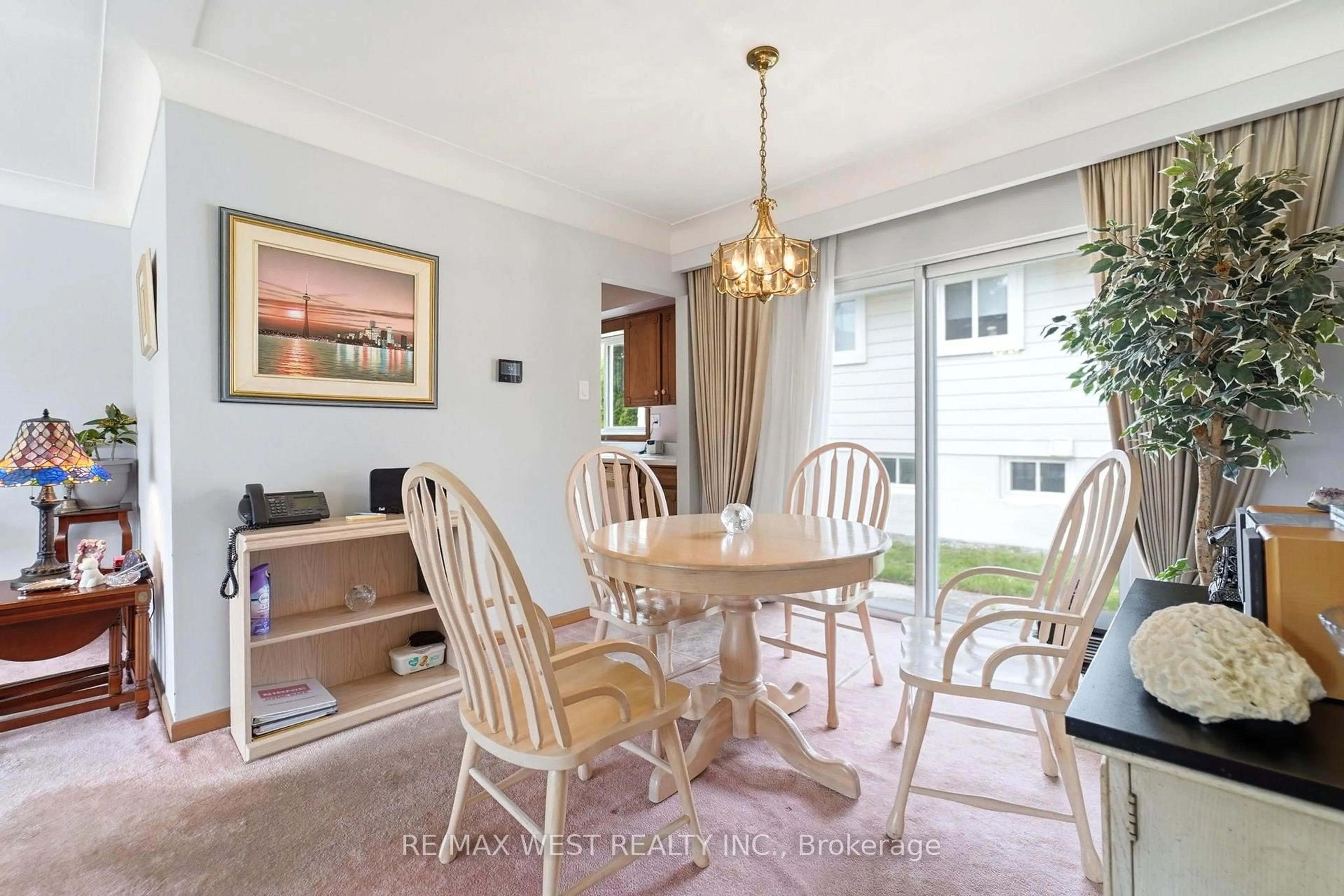 Dining room, unknown for 491 Shannon Cres, Burlington Ontario L7L 2R6