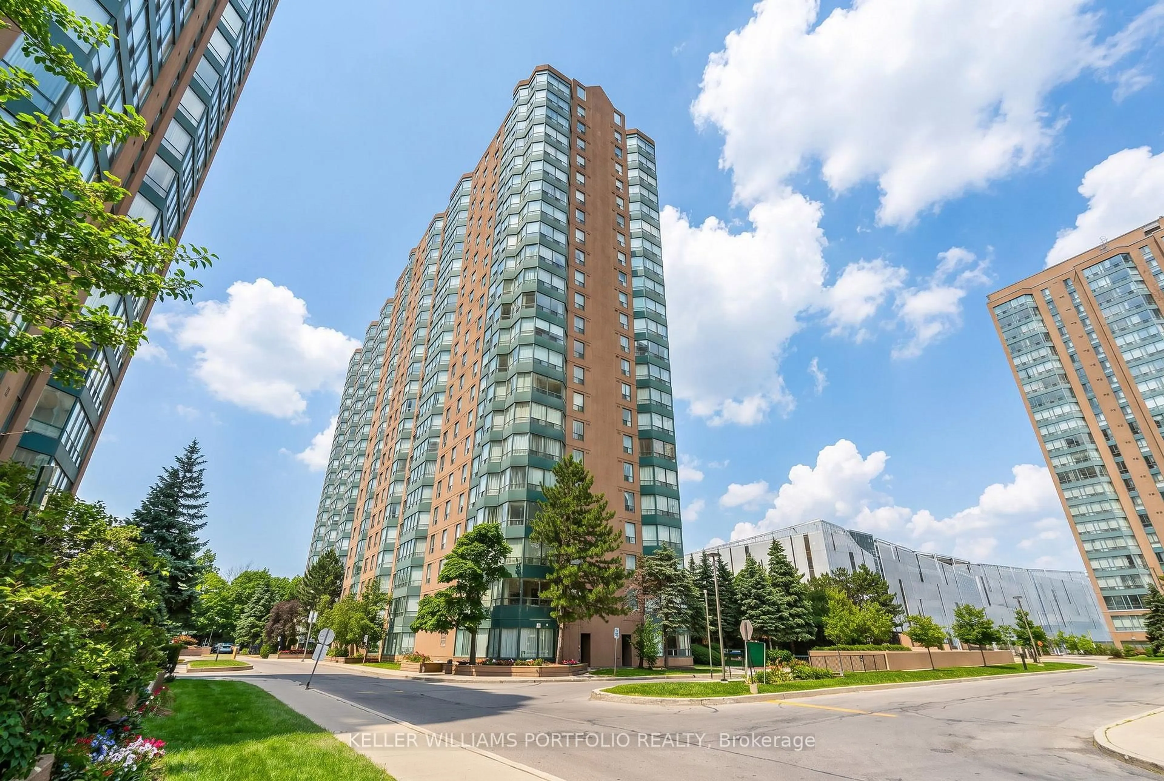 Unknown for 135 Hillcrest Ave #605, Mississauga Ontario L5B 4B1