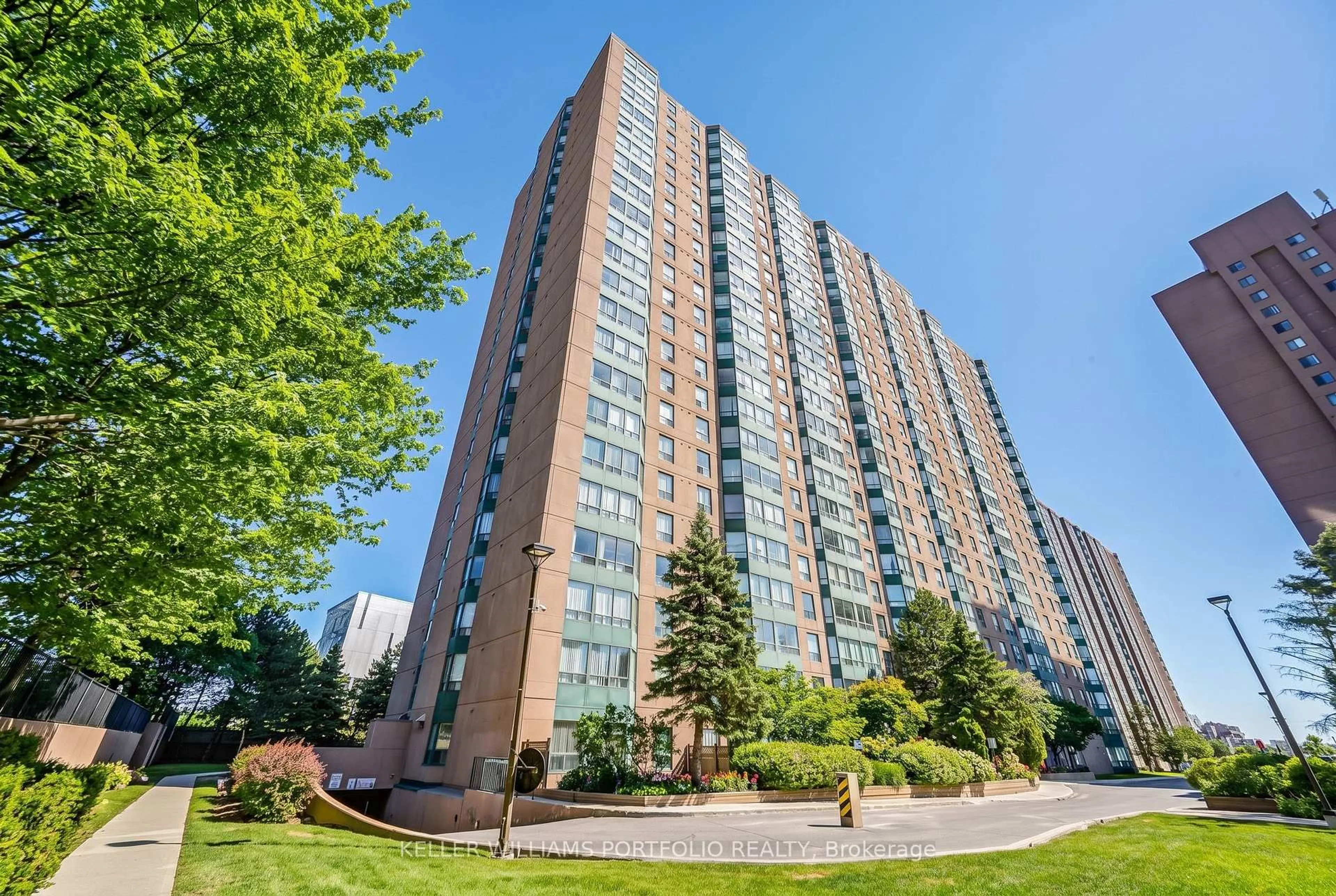 Unknown for 135 Hillcrest Ave #605, Mississauga Ontario L5B 4B1