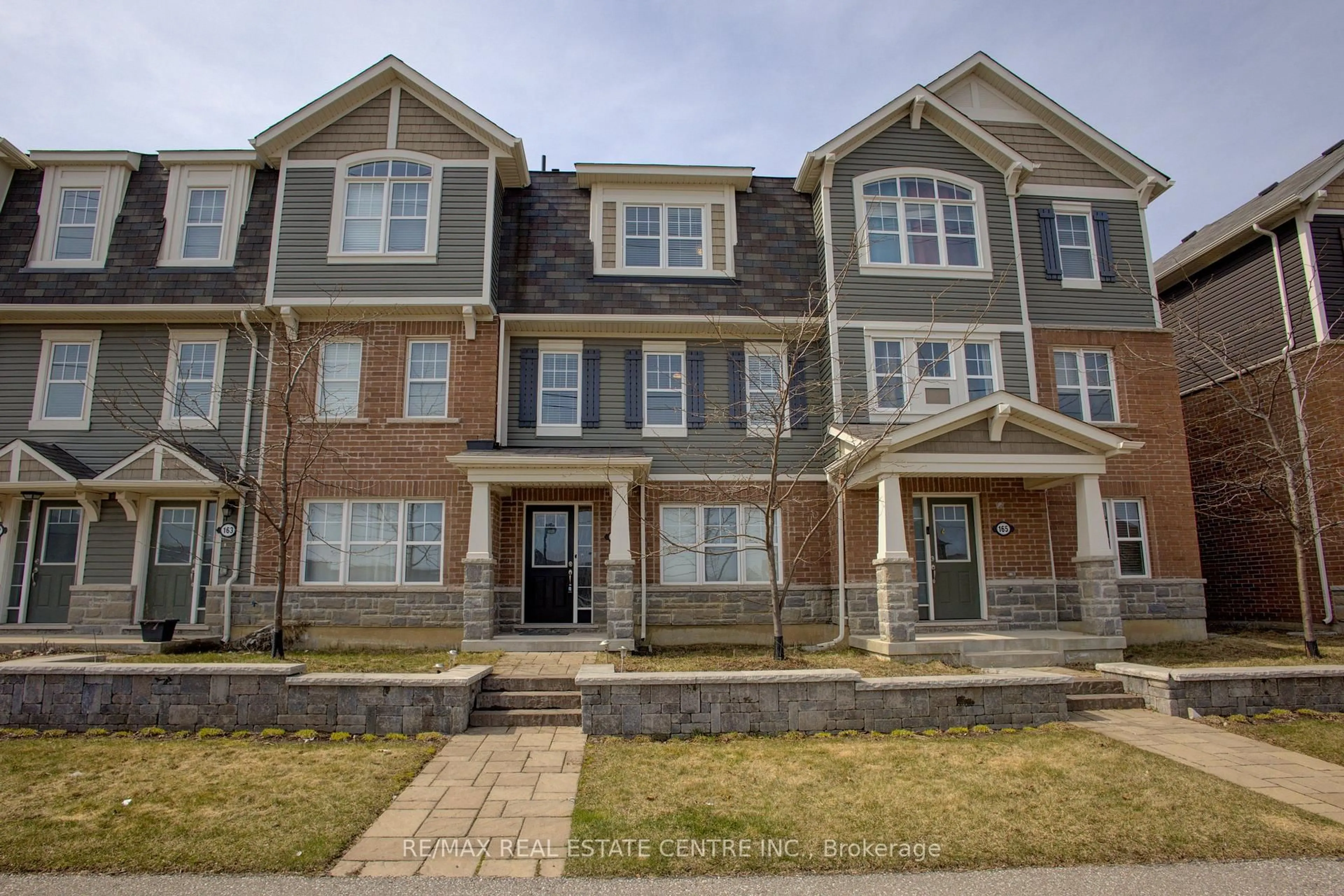 A pic from outside/outdoor area/front of a property/back of a property/a pic from drone, street for 1000 Asleton Blvd, Milton Ontario L9T 9L3