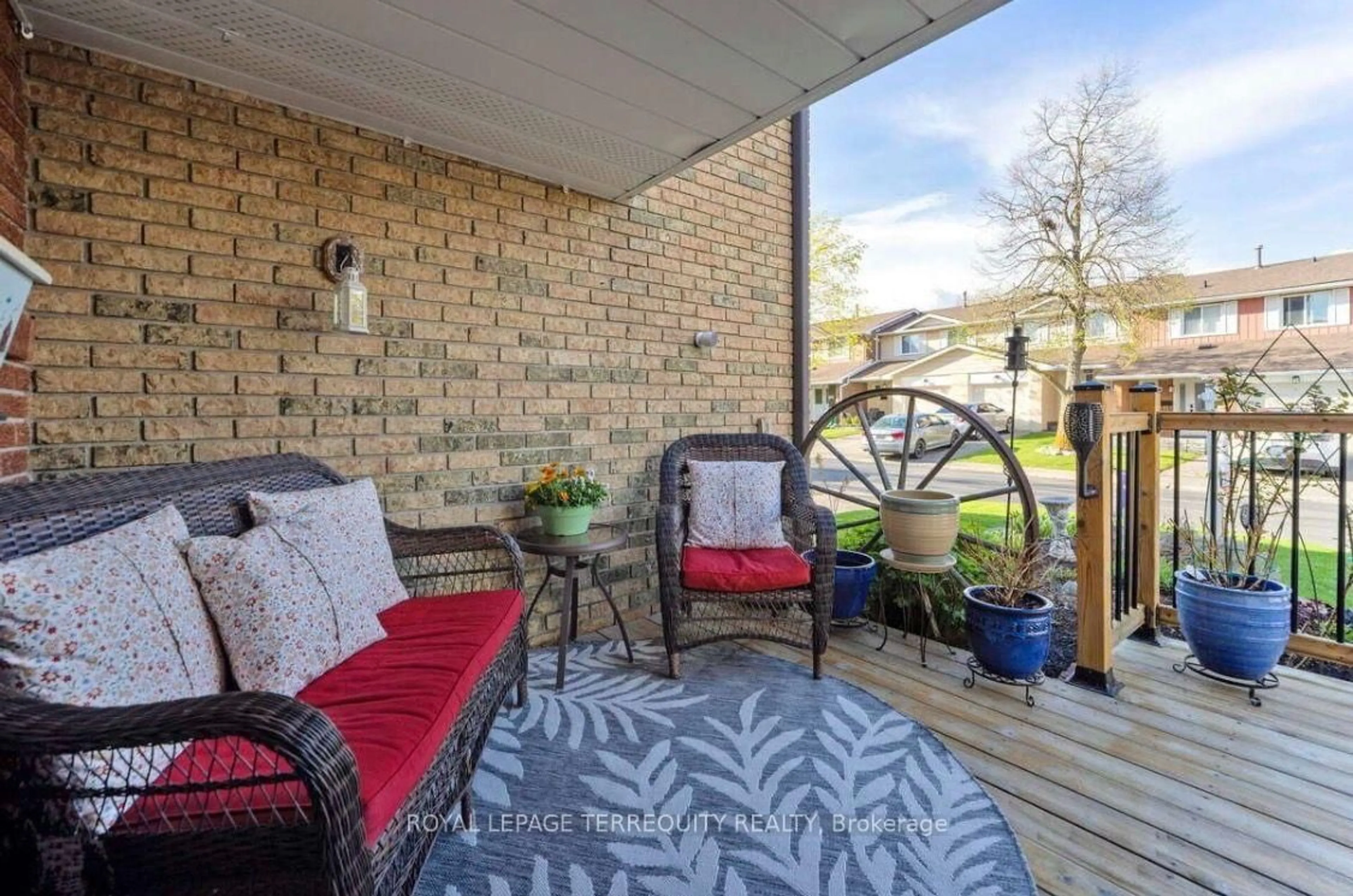 Patio, street for 72 Carisbrooke Crt #72, Brampton Ontario L6S 3K1