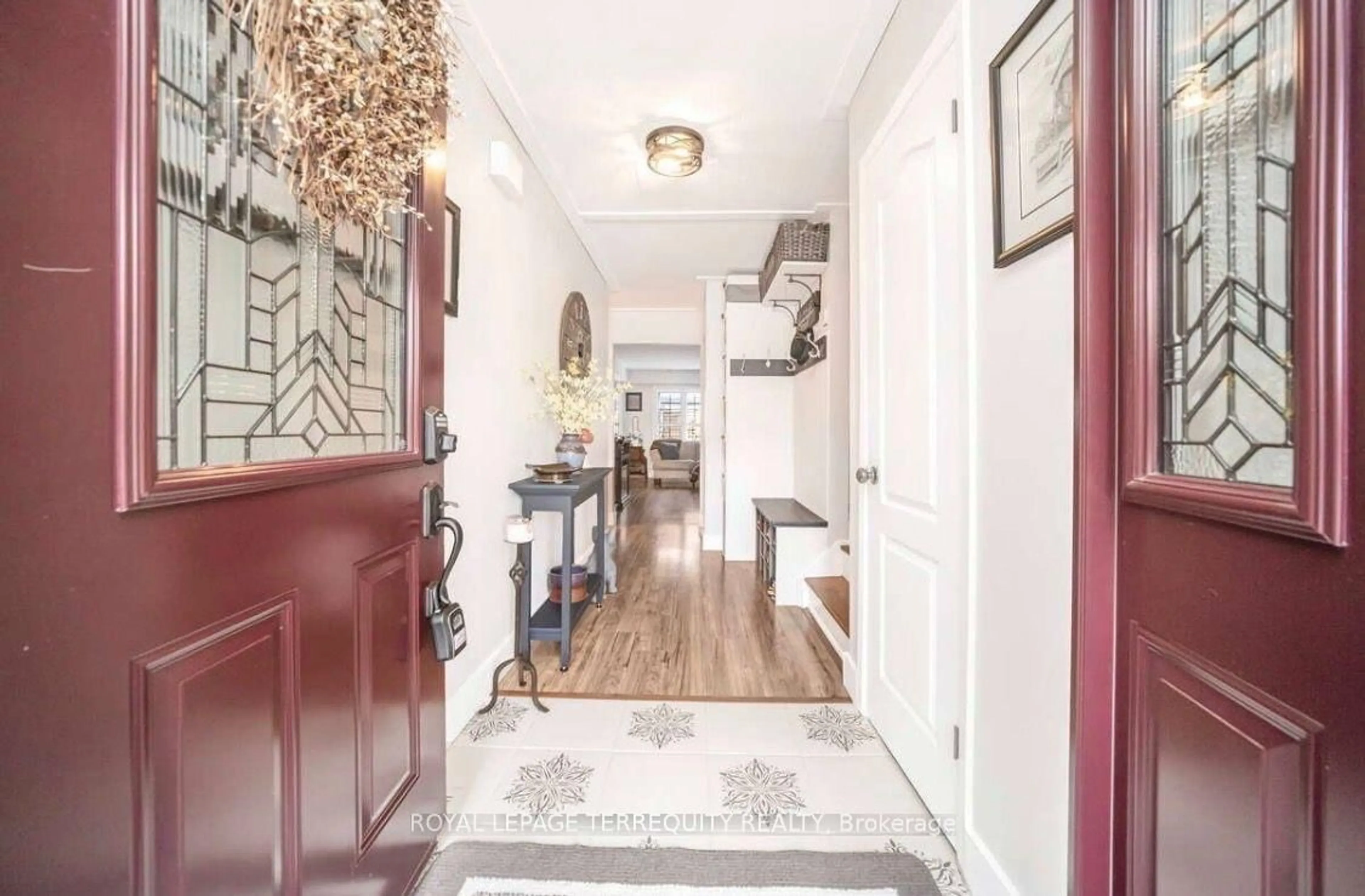 Indoor entryway for 72 Carisbrooke Crt #72, Brampton Ontario L6S 3K1