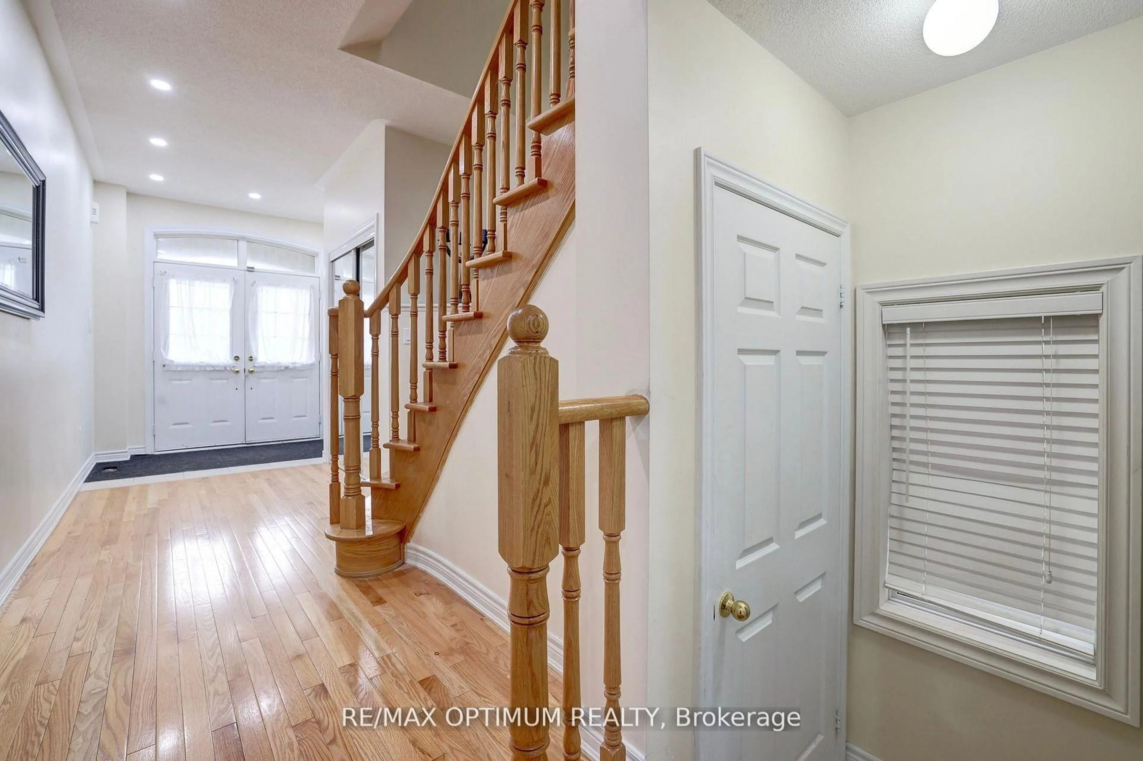 Indoor entryway for 21 Saint Eugene St, Brampton Ontario L6Y 0N5