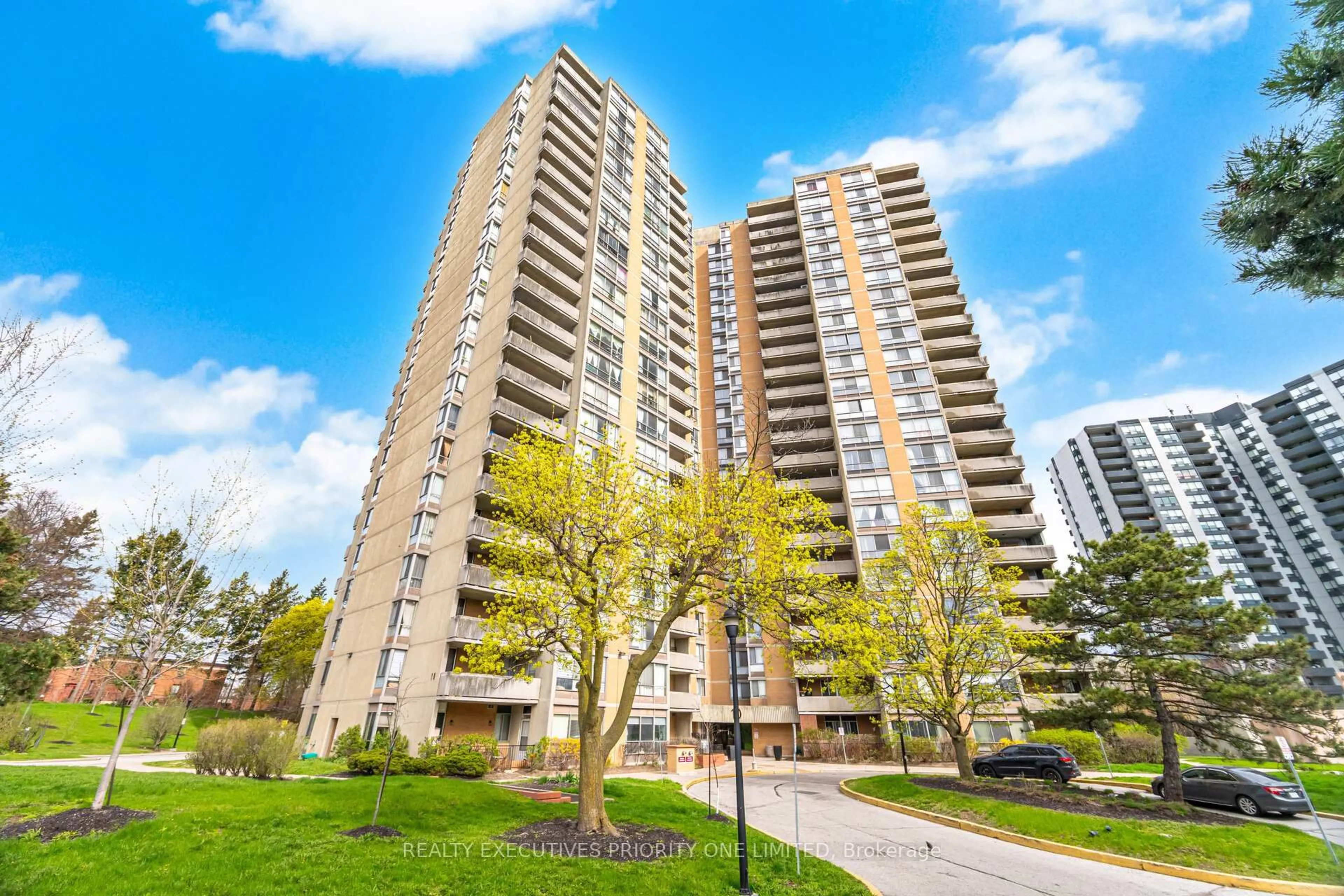 Unknown for 10 Martha Eaton Way #1013, Toronto Ontario M6M 5B3