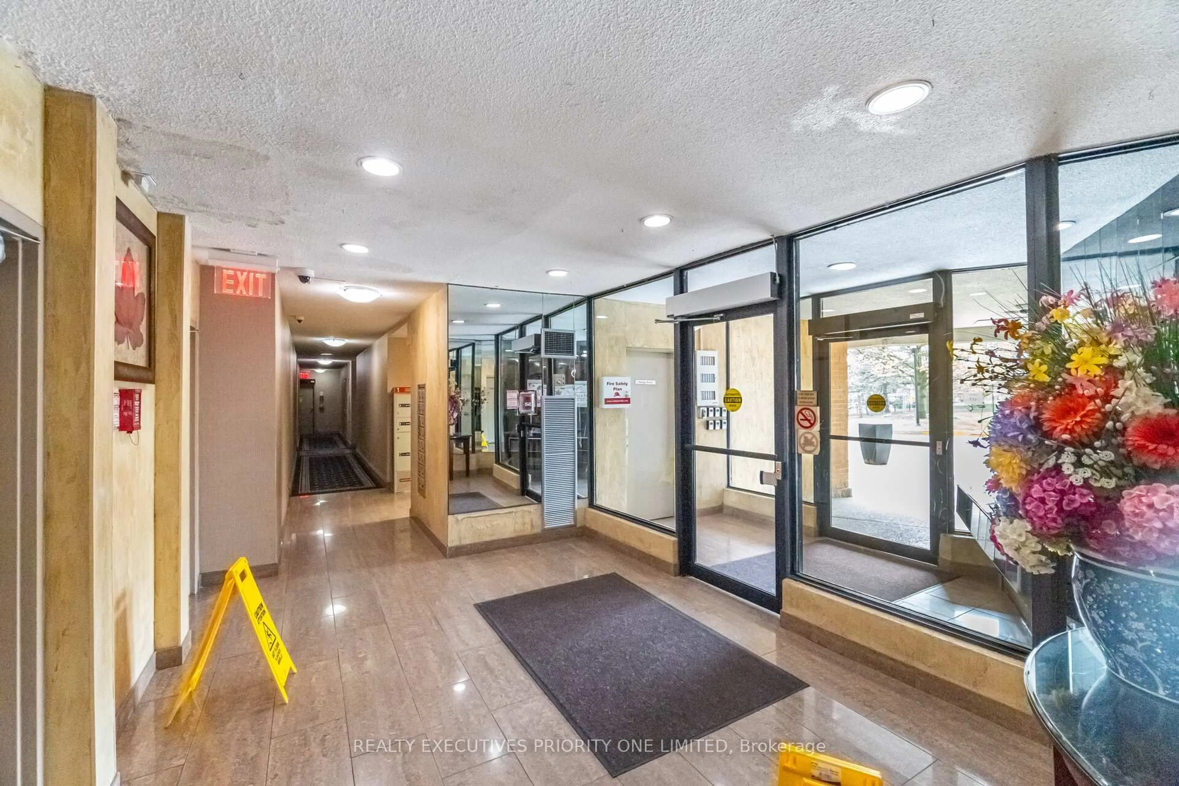 Indoor foyer for 10 Martha Eaton Way #1013, Toronto Ontario M6M 5B3