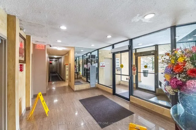 10 Martha Eaton Way #1013, Toronto 4