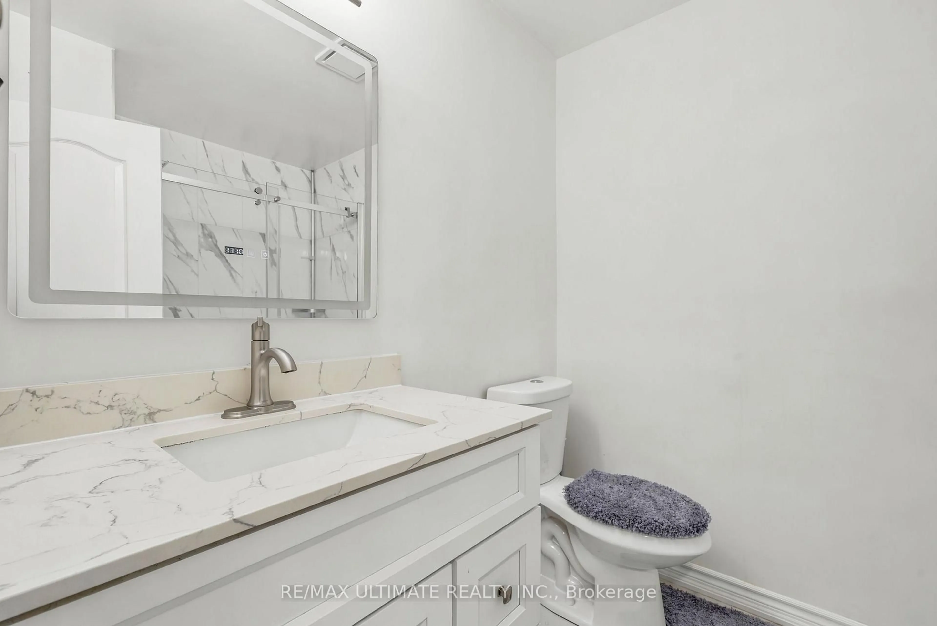 Standard bathroom, ceramic/tile floor for 48 Venetian Cres, Toronto Ontario M3N 2L8