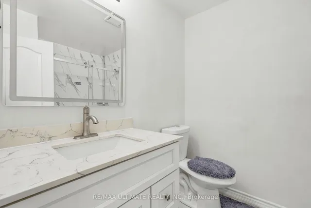 48 Venetian Cres, Toronto 4