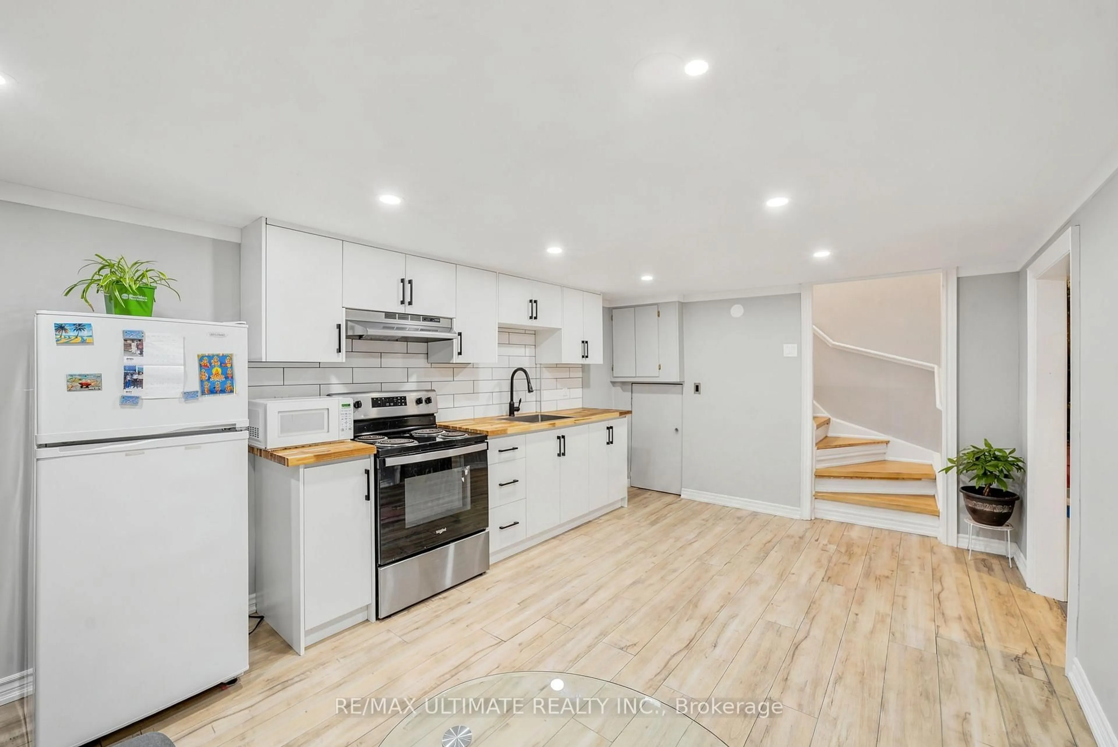 Open concept kitchen, unknown for 48 Venetian Cres, Toronto Ontario M3N 2L8