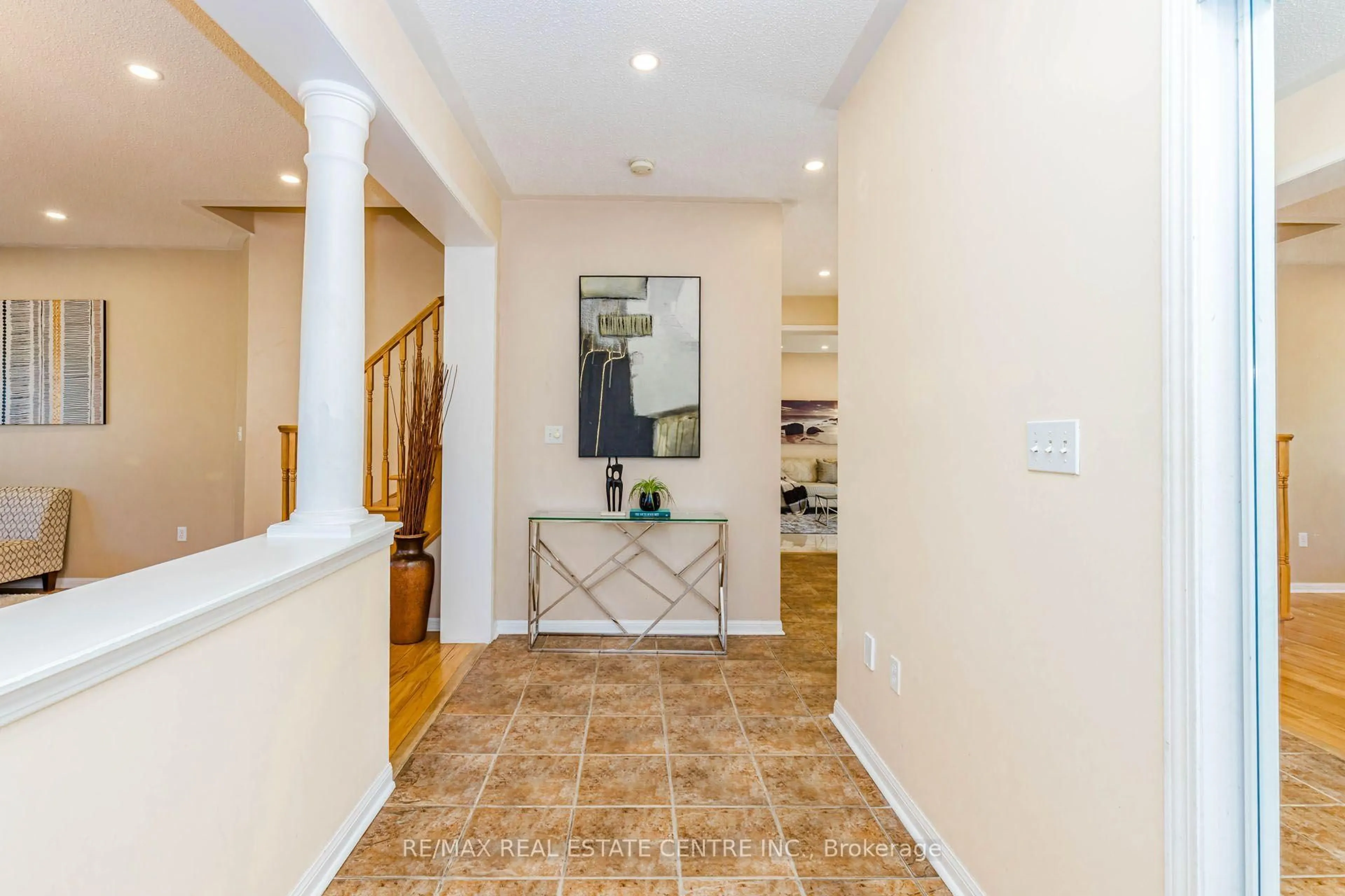 Indoor entryway for 14 Alboreto Way, Brampton Ontario L6X 0N5