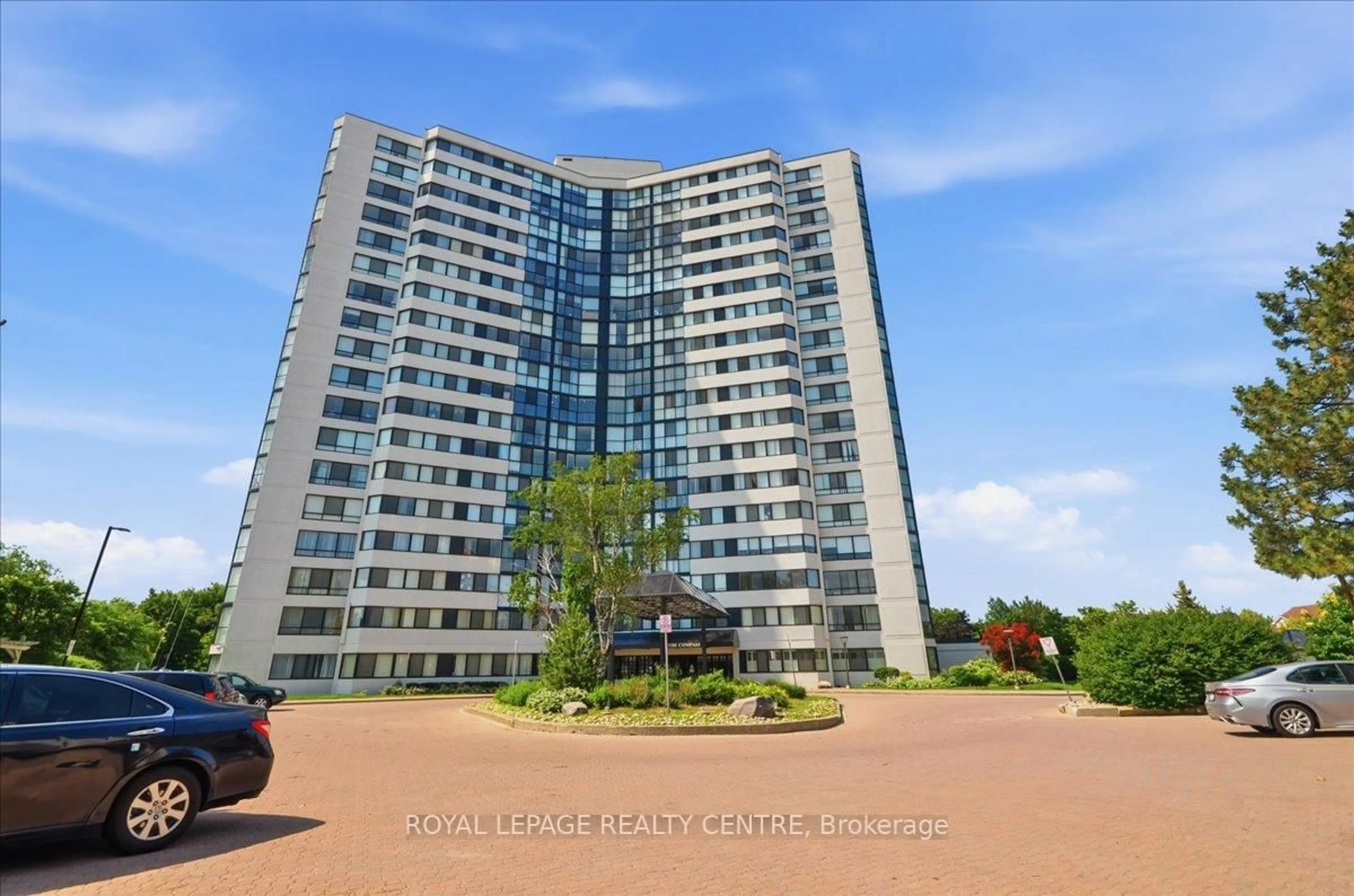 Indoor foyer for 1360 Rathburn Rd #410, Mississauga Ontario L4W 4H4
