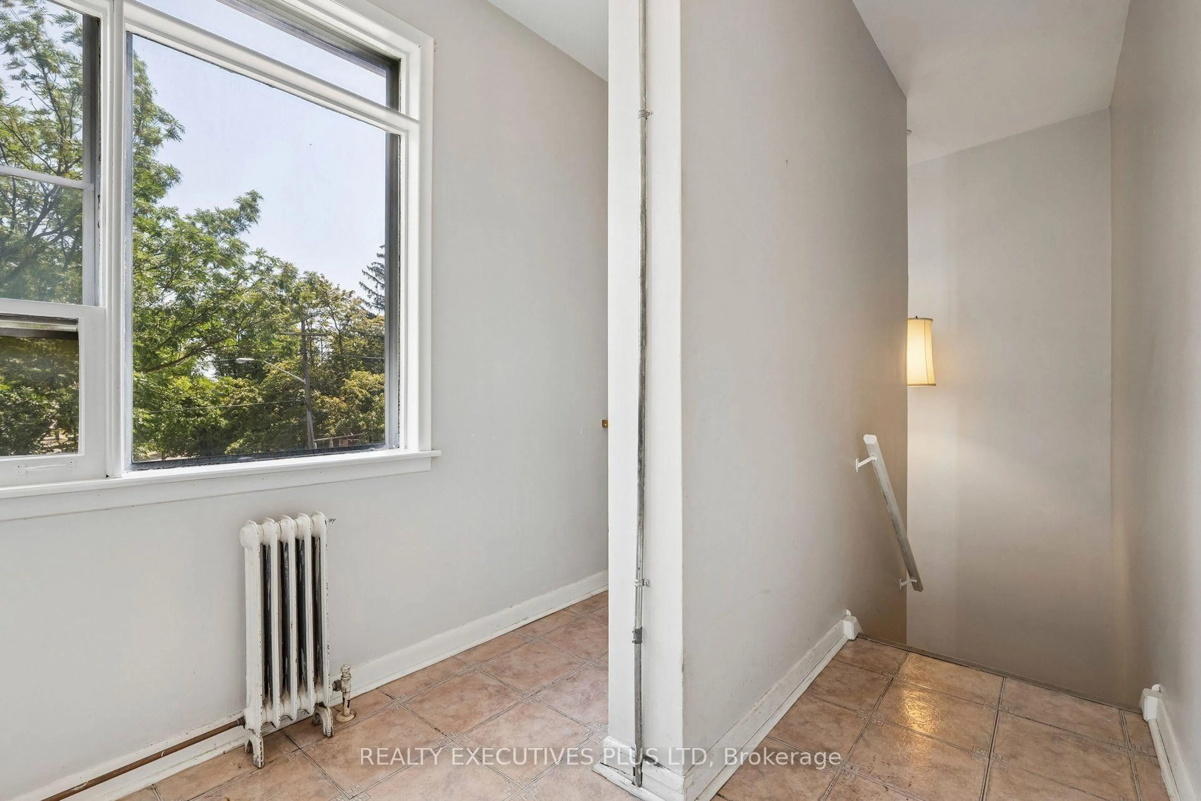 Indoor entryway for 74 Calstock Dr, Toronto Ontario M9V 1H2