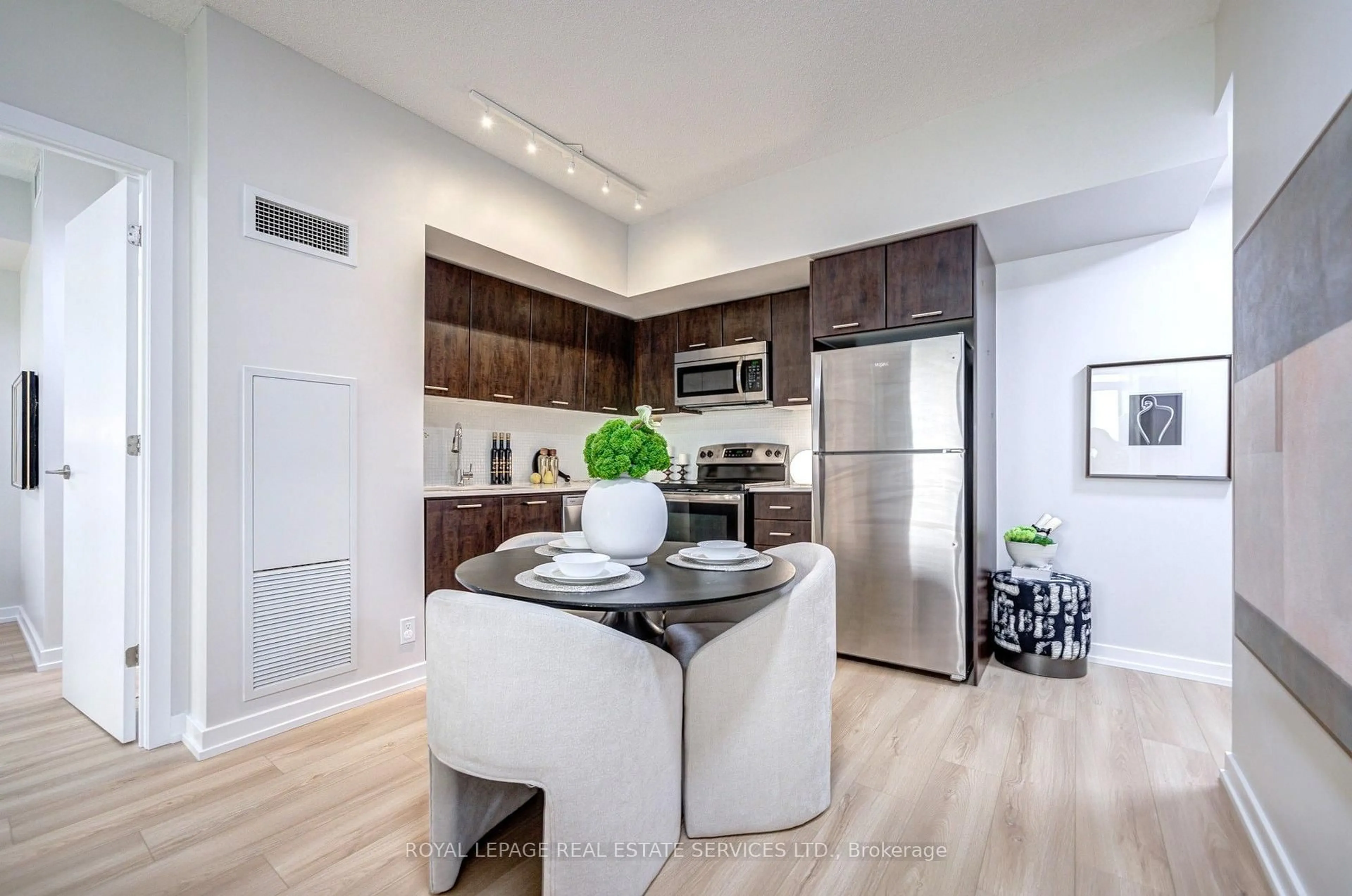 Open concept kitchen, unknown for 2200 Lake Shore Blvd #3310, Toronto Ontario M8V 1A4