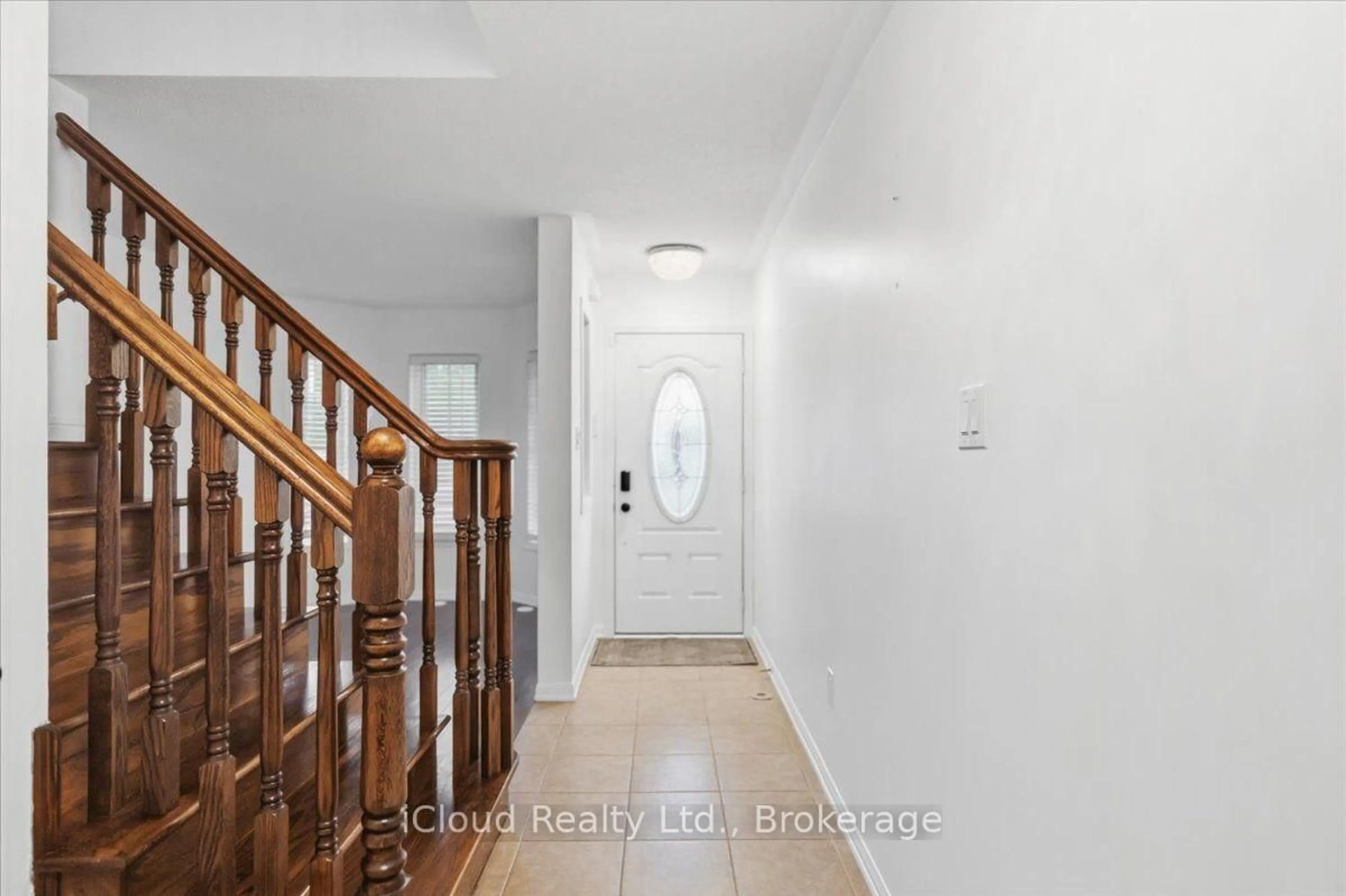 Indoor entryway for 270 Whetham Hts, Milton Ontario L9T 0N7