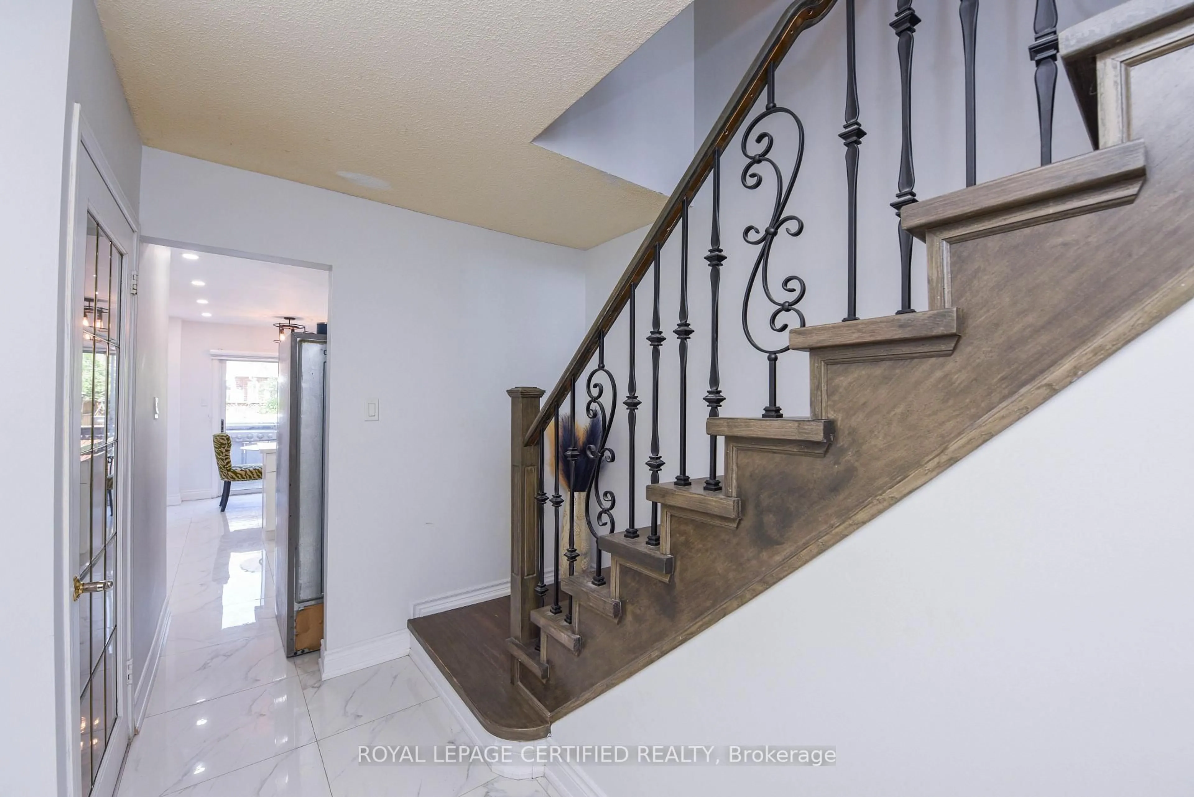Unknown for 6037 Clover Ridge Cres, Mississauga Ontario L5N 7B4