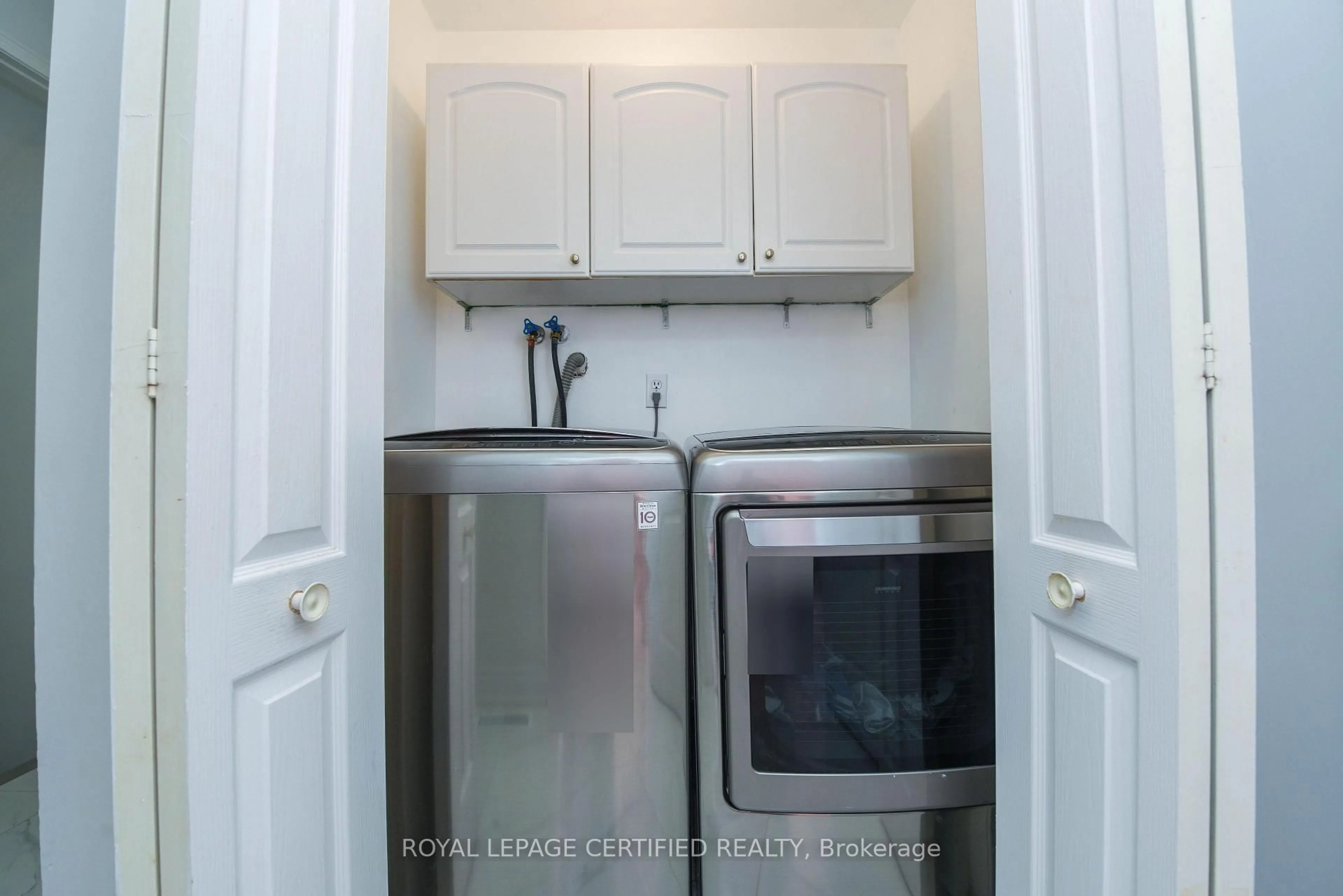 Standard kitchen, unknown for 6037 Clover Ridge Cres, Mississauga Ontario L5N 7B4