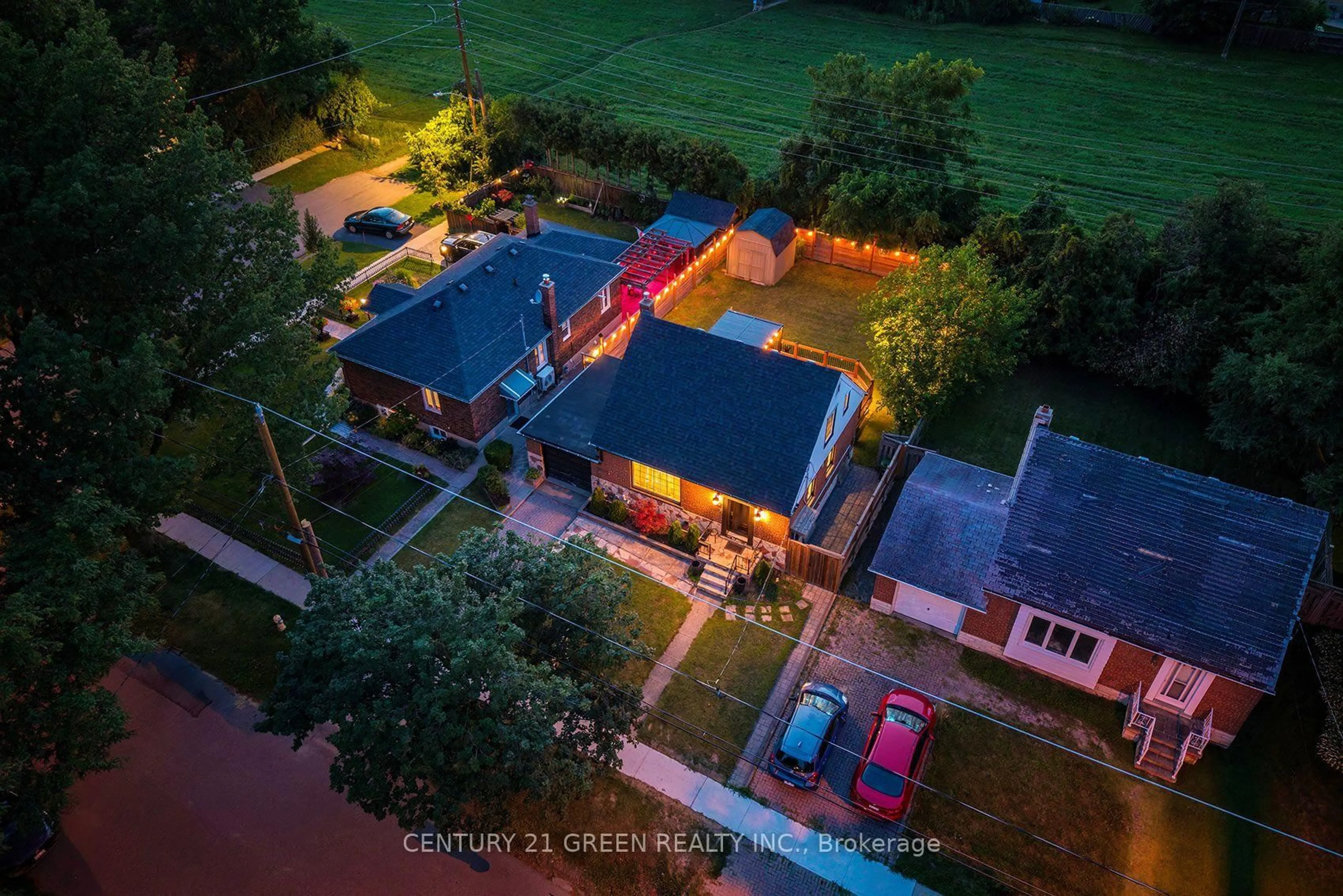 A pic from outside/outdoor area/front of a property/back of a property/a pic from drone, street for 32 Castlebar Rd, Toronto Ontario M8Z 2J5