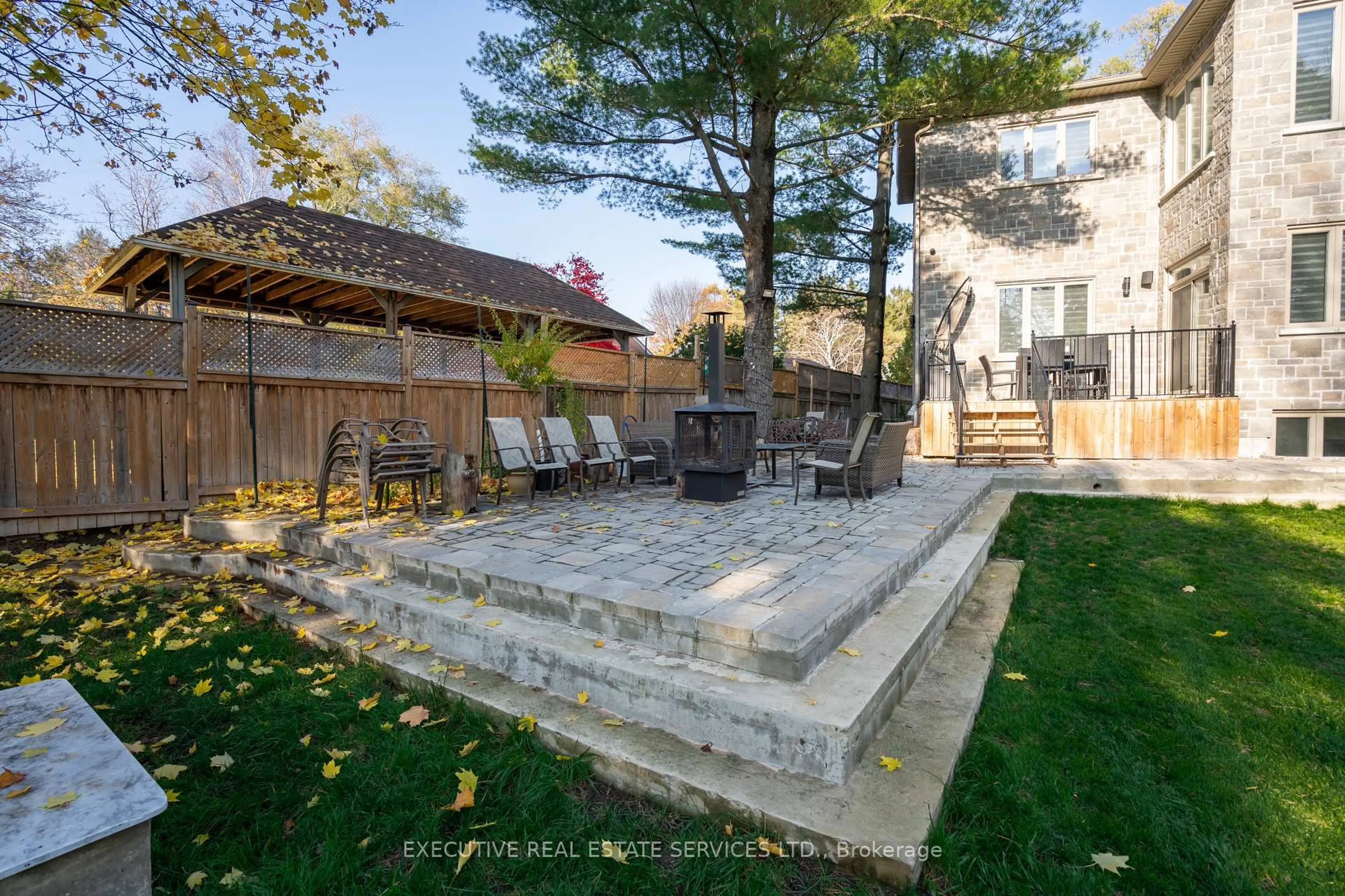 Patio, street for 1138 Garden Rd, Mississauga Ontario L5H 3J6