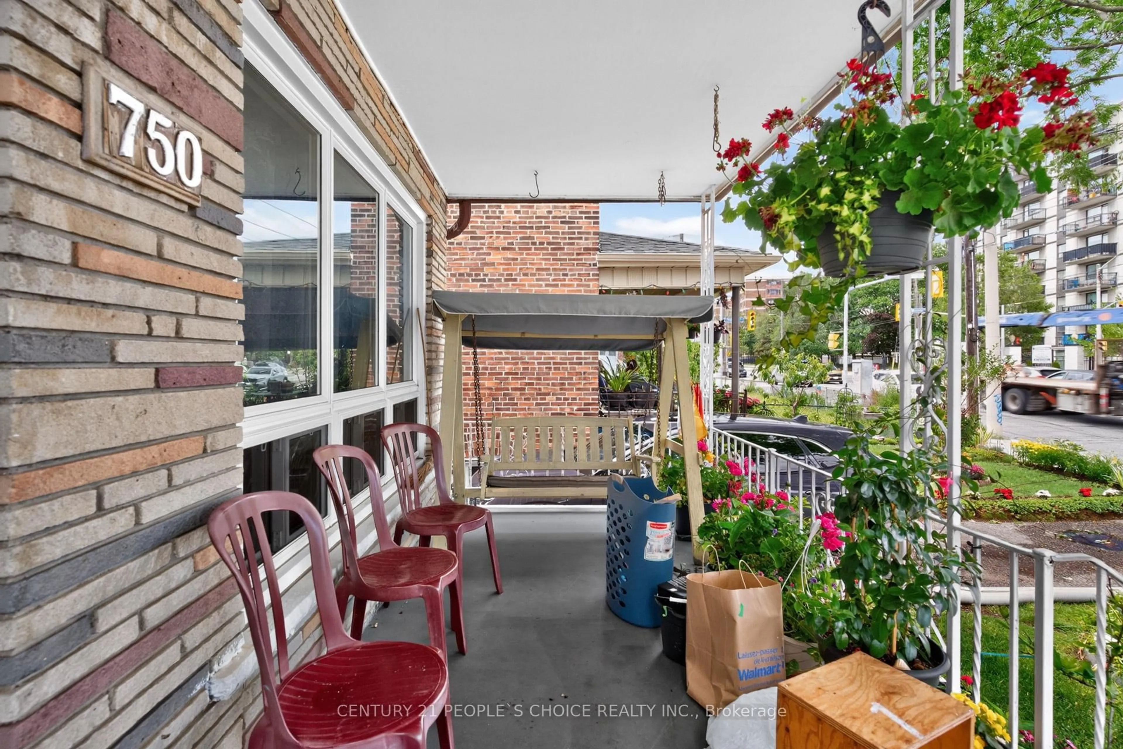 Patio, street for 750 Jane St, Toronto Ontario M6N 4B2