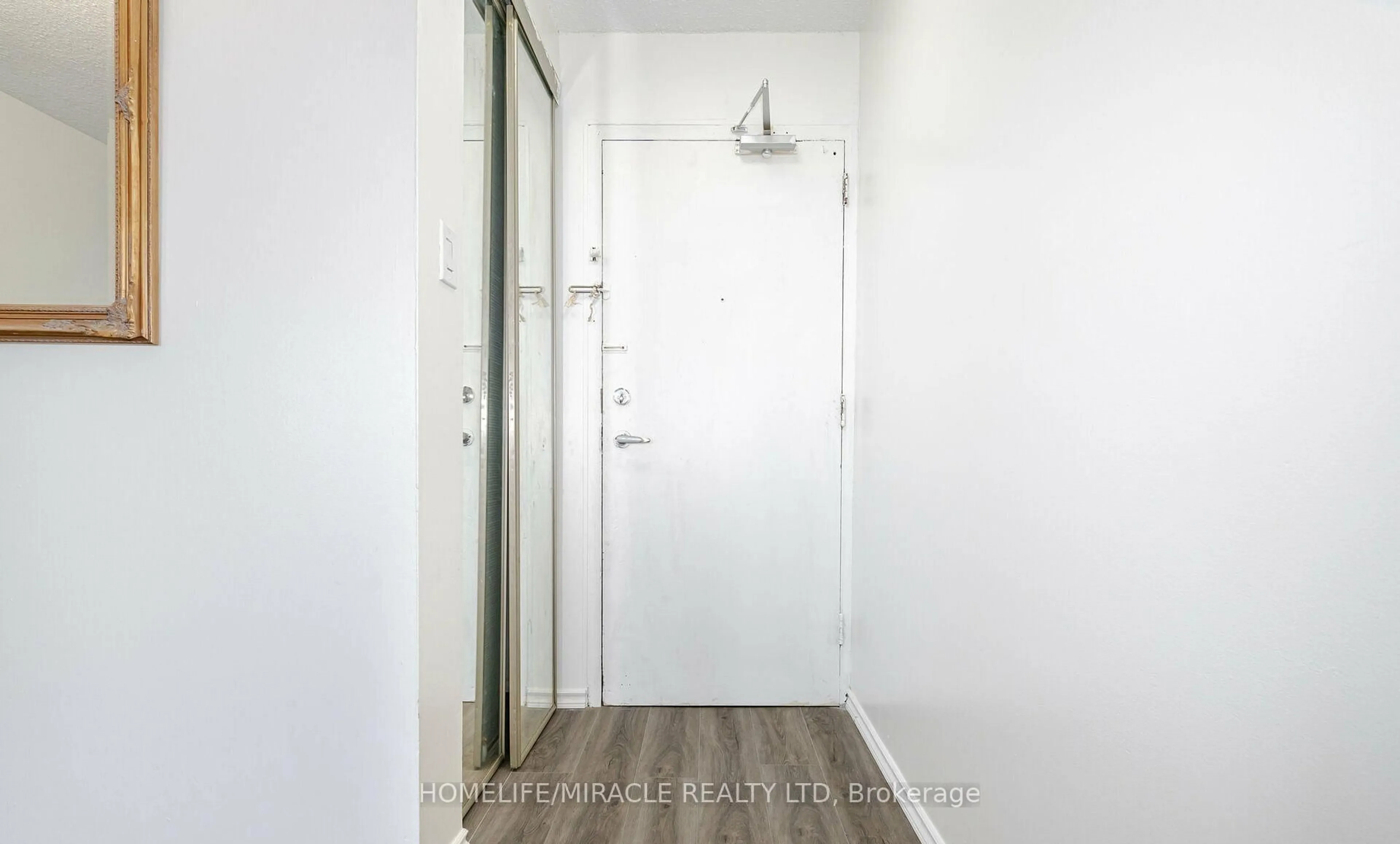 Indoor entryway for 4673 Jane St #517, Toronto Ontario M3N 2L1