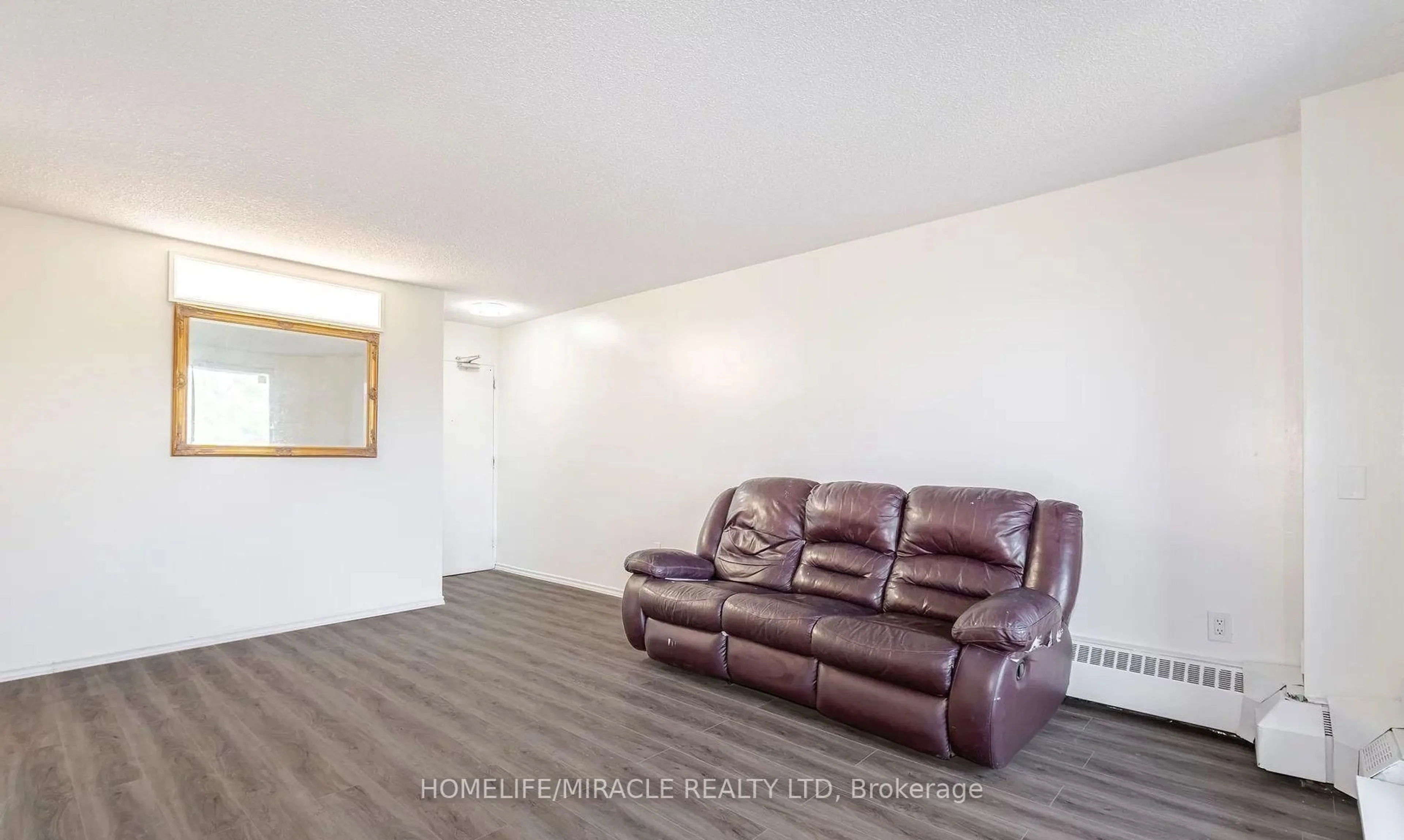 Living room with furniture, unknown for 4673 Jane St #517, Toronto Ontario M3N 2L1