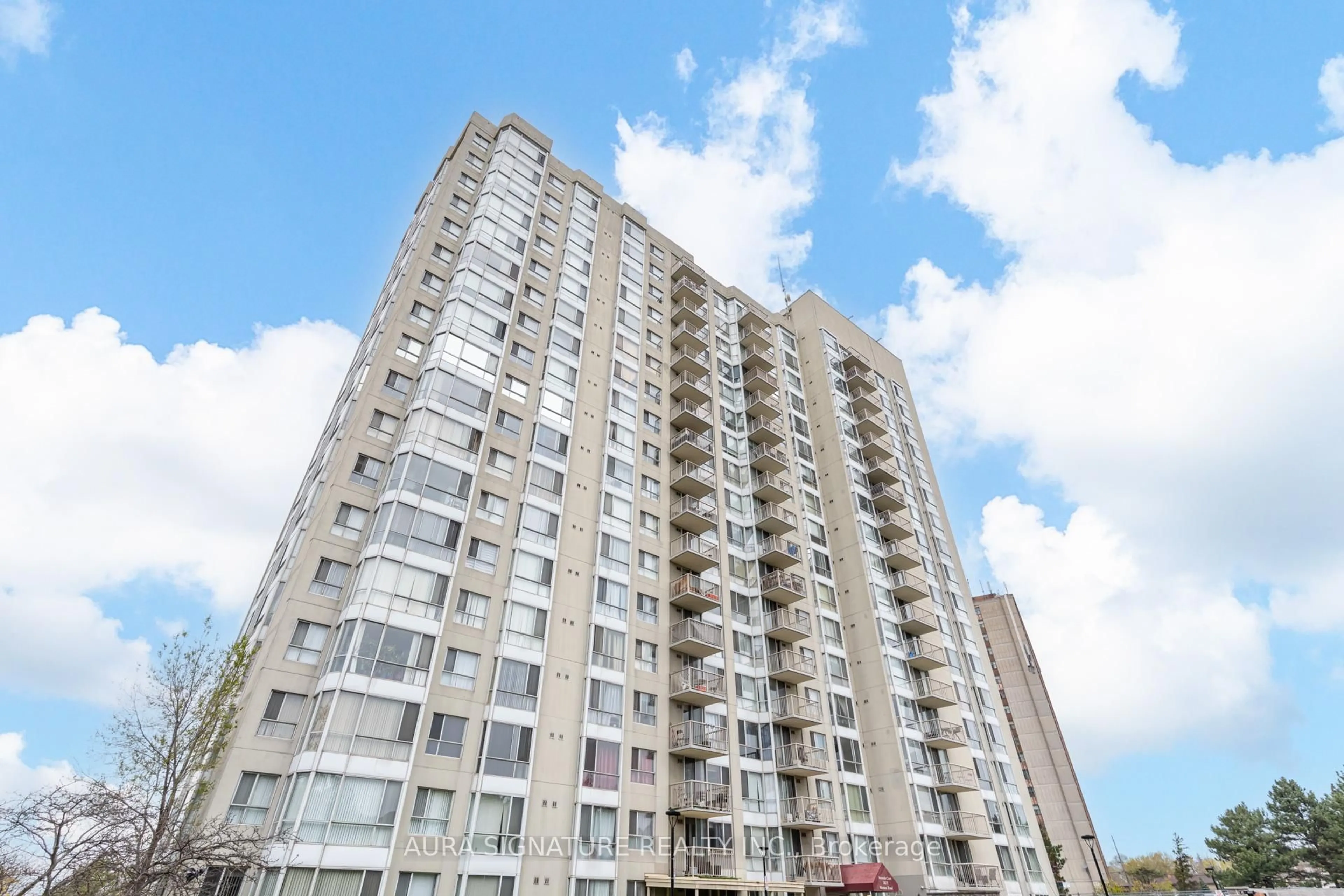 Patio, building for 3077 Weston Rd #401, Toronto Ontario M9M 3A1