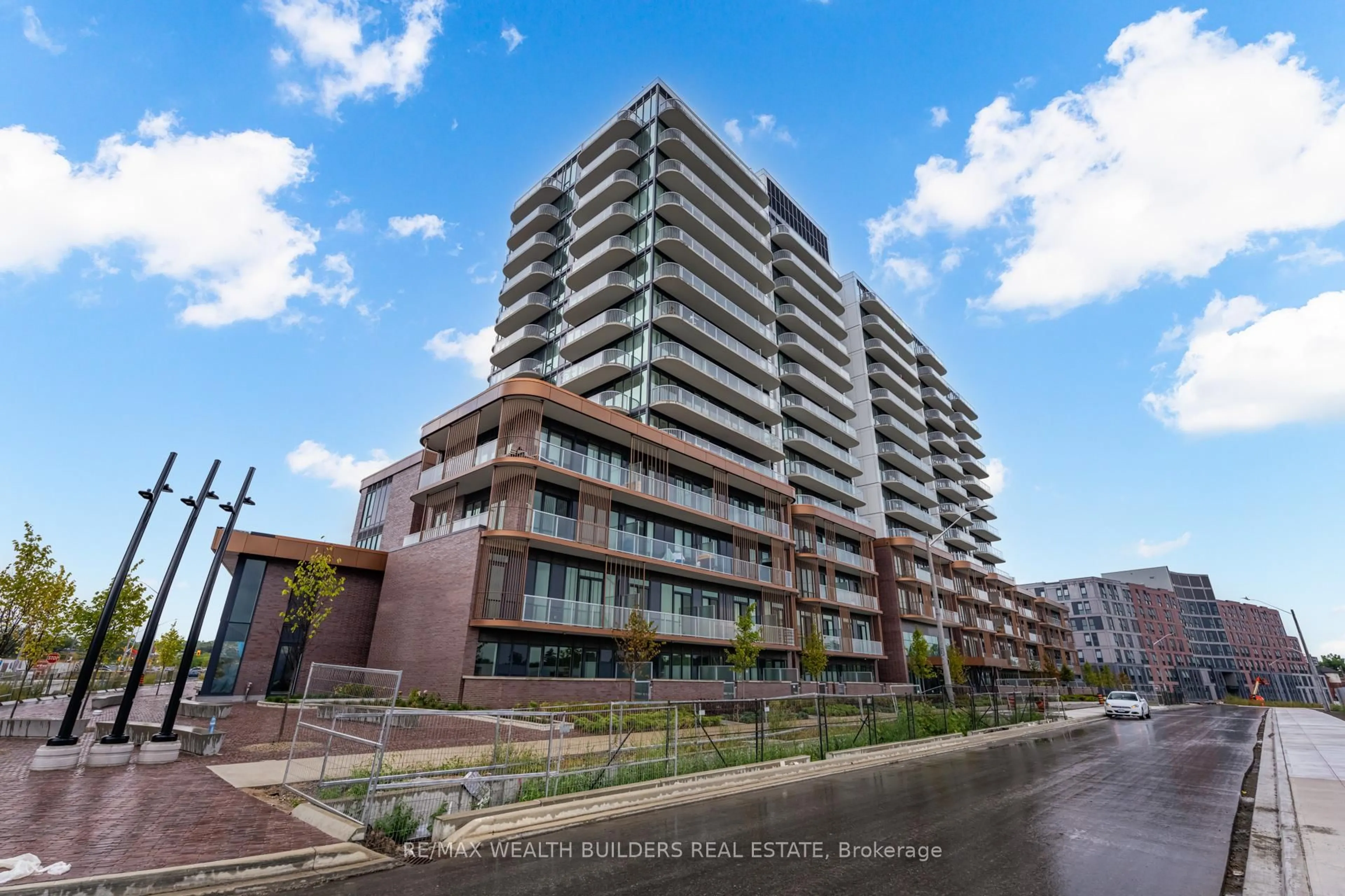 A pic from outside/outdoor area/front of a property/back of a property/a pic from drone, building for 220 Missinnihe Way #714, Mississauga Ontario L5H 0A9