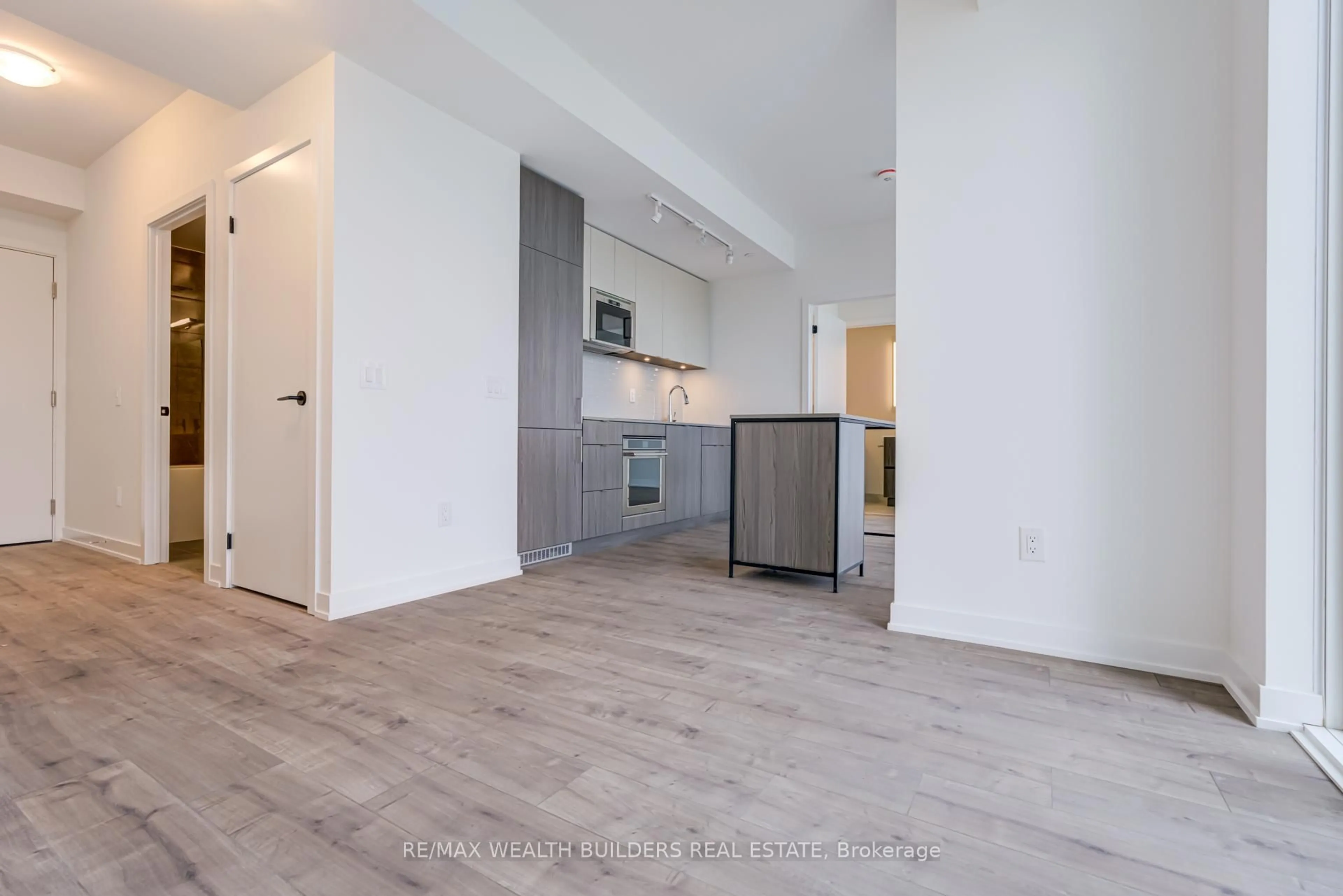 Open concept kitchen, unknown for 220 Missinnihe Way #714, Mississauga Ontario L5H 0A9