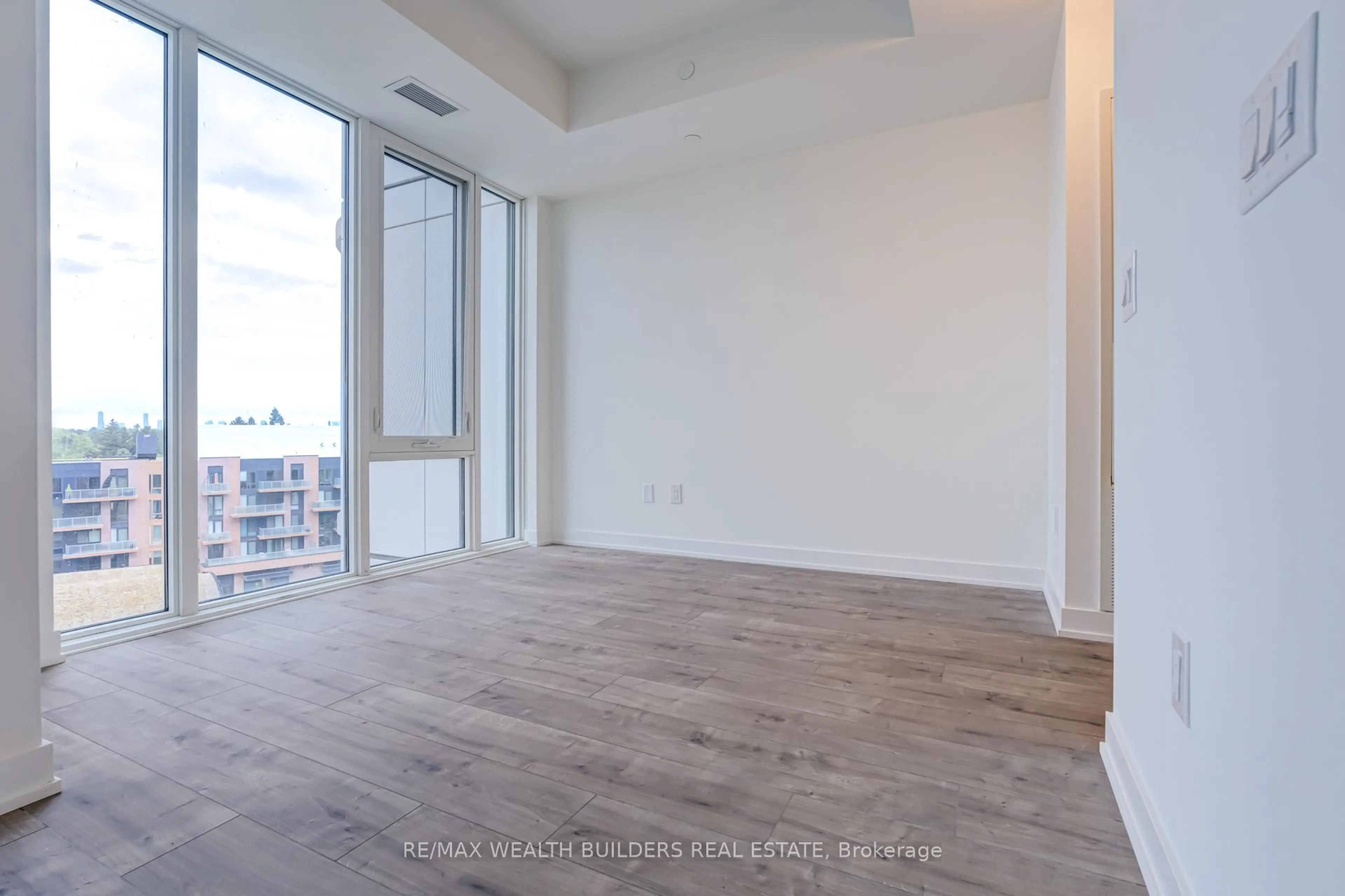 A pic of a room for 220 Missinnihe Way #714, Mississauga Ontario L5H 0A9