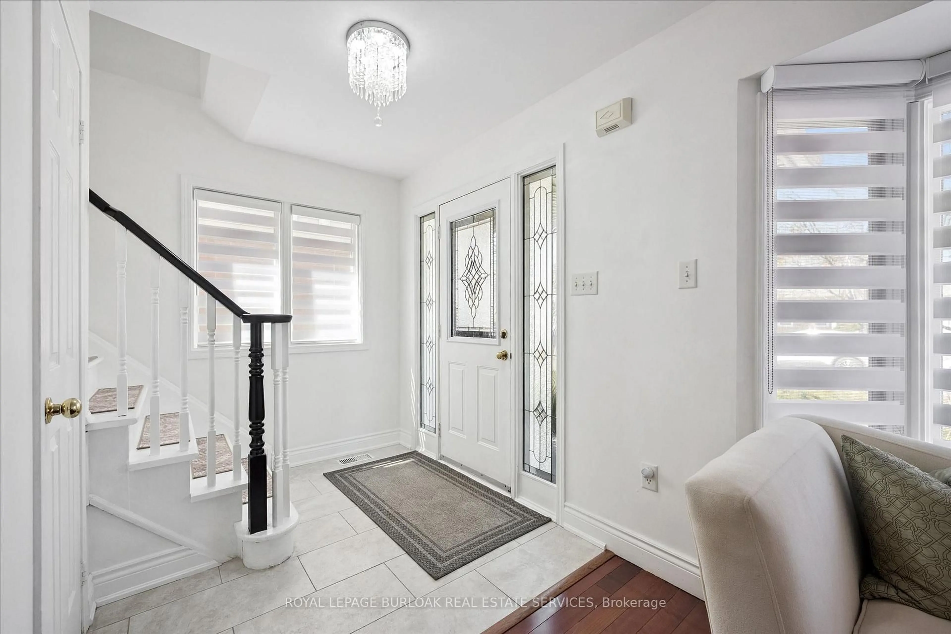 Indoor entryway for 5147 Ravine Cres, Burlington Ontario L7L 6N3