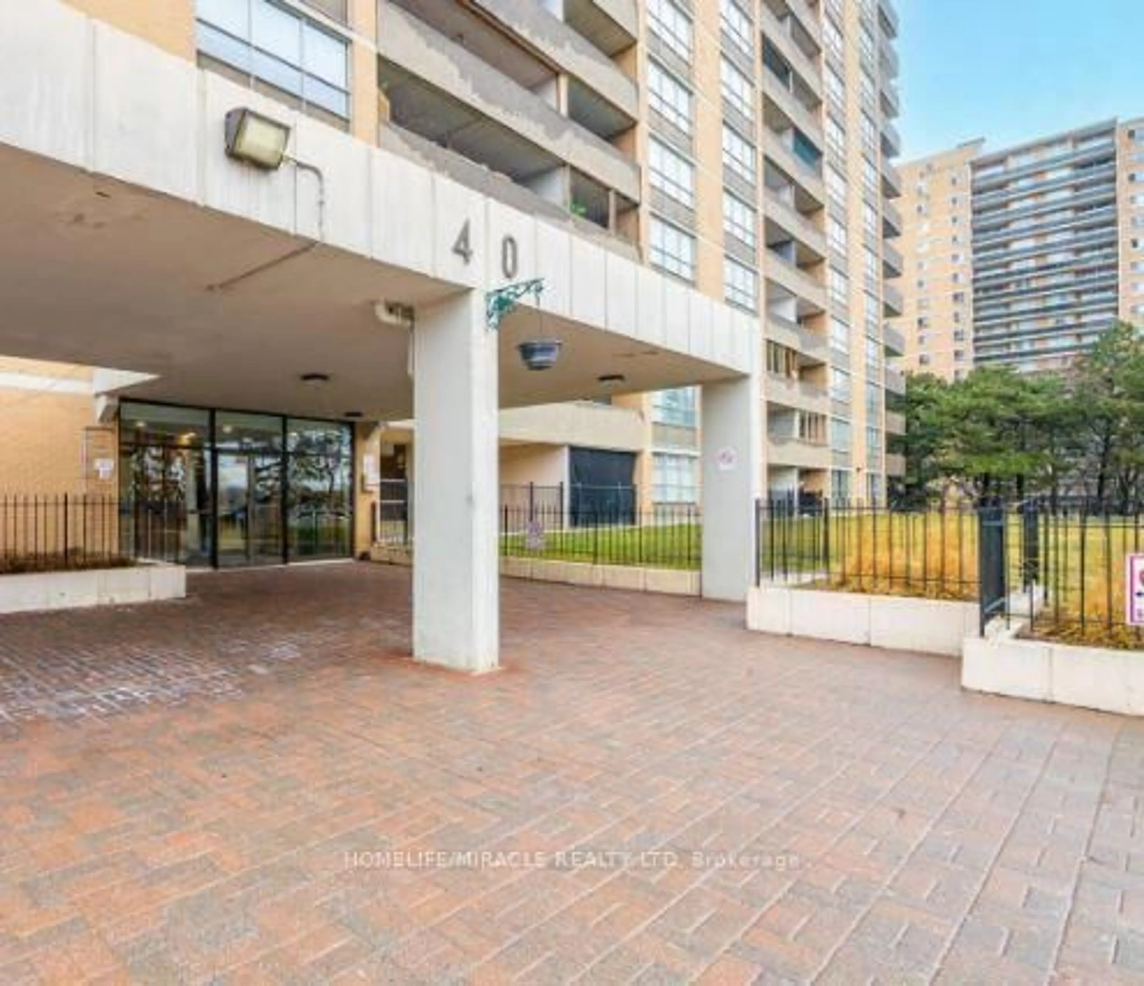 Indoor foyer for 40 Panorama Crt #903, Toronto Ontario M9V 4M1