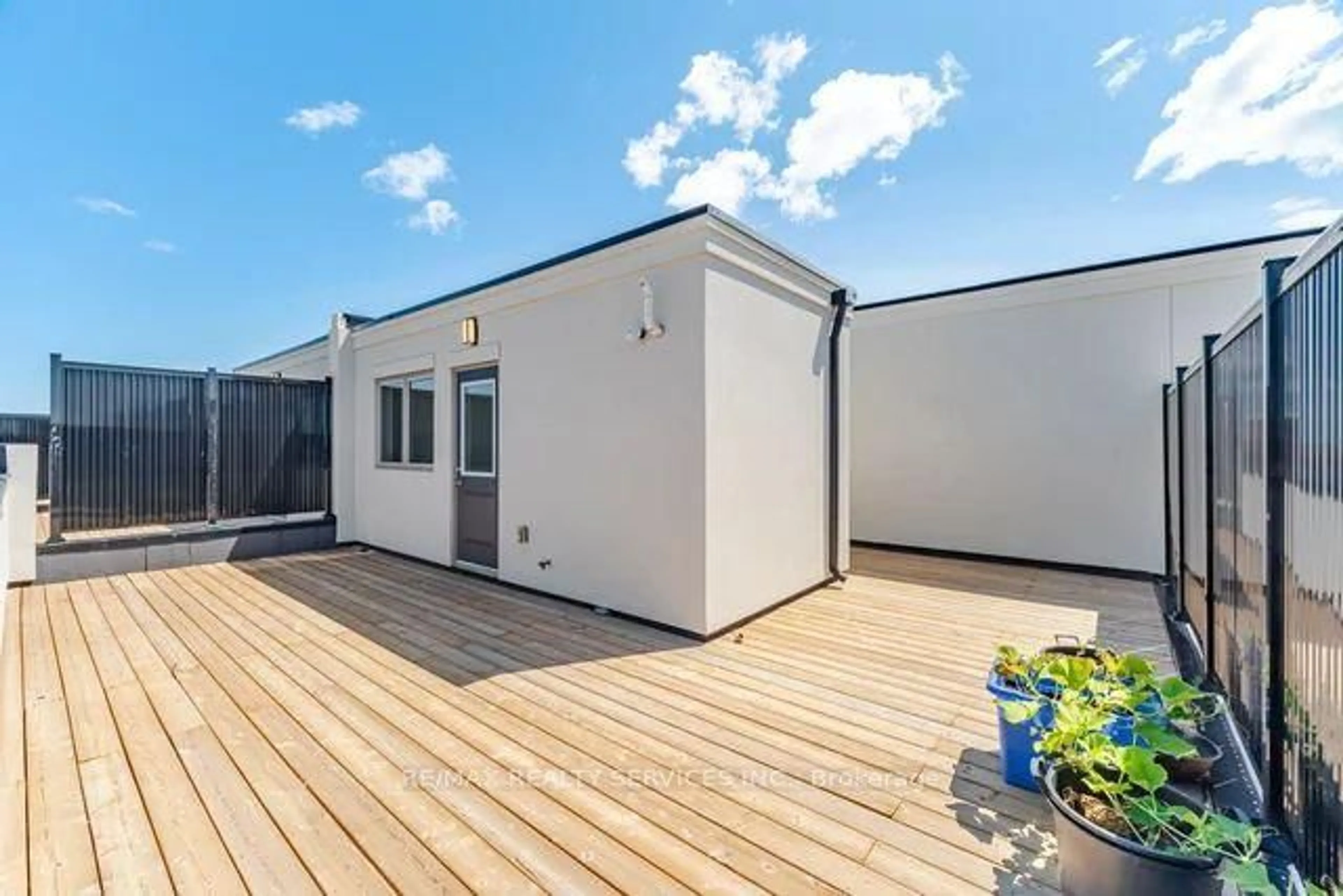 A pic from outside/outdoor area/front of a property/back of a property/a pic from drone, street for 417 Dougall Ave #14, Caledon Ontario L7C 4L5