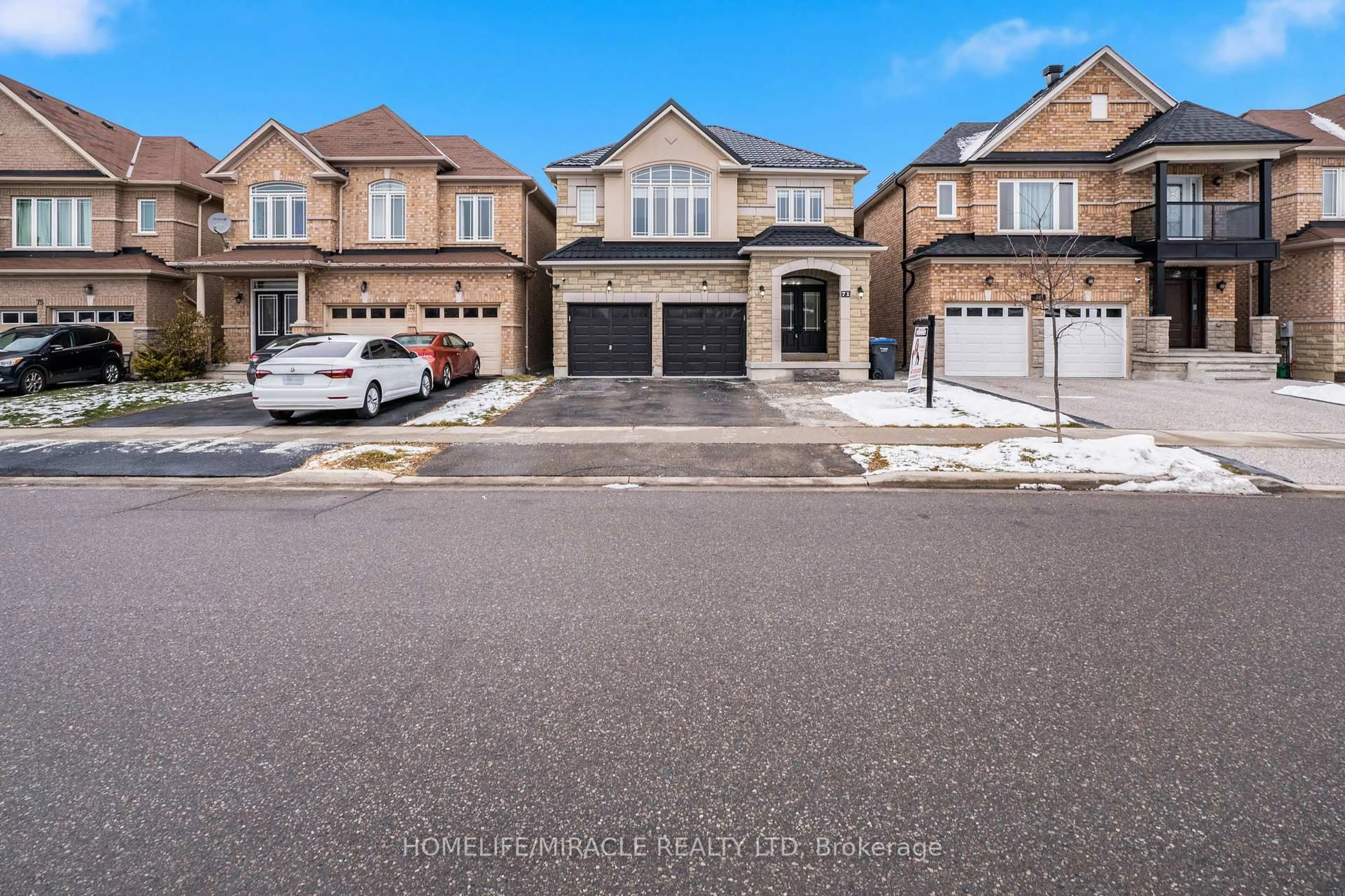 A pic from outside/outdoor area/front of a property/back of a property/a pic from drone, street for 71 Skyvalley Dr, Brampton Ontario L6P 3B7