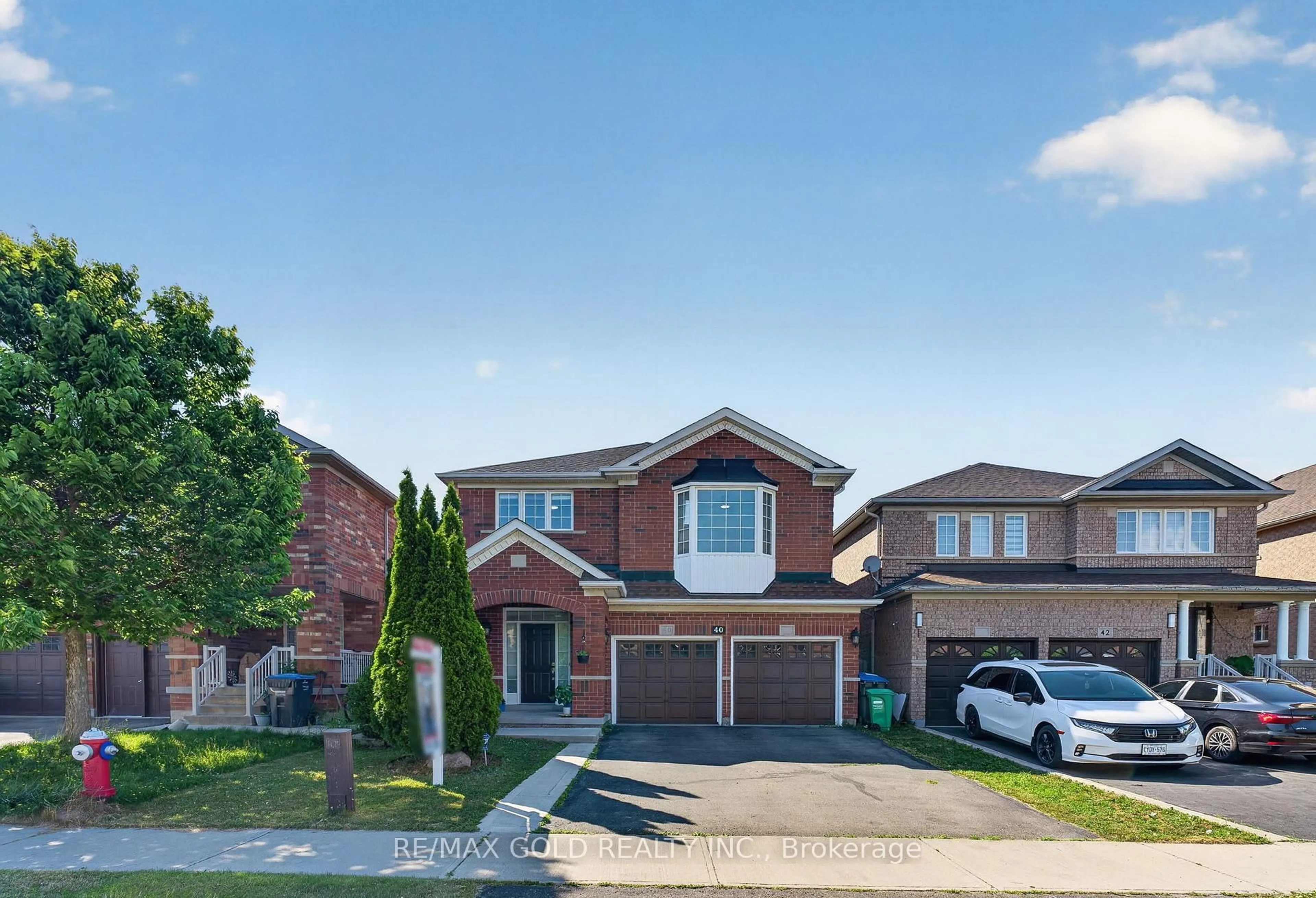 Home with brick exterior material, street for 40 Dunure Cres, Brampton Ontario L7A 2Y6