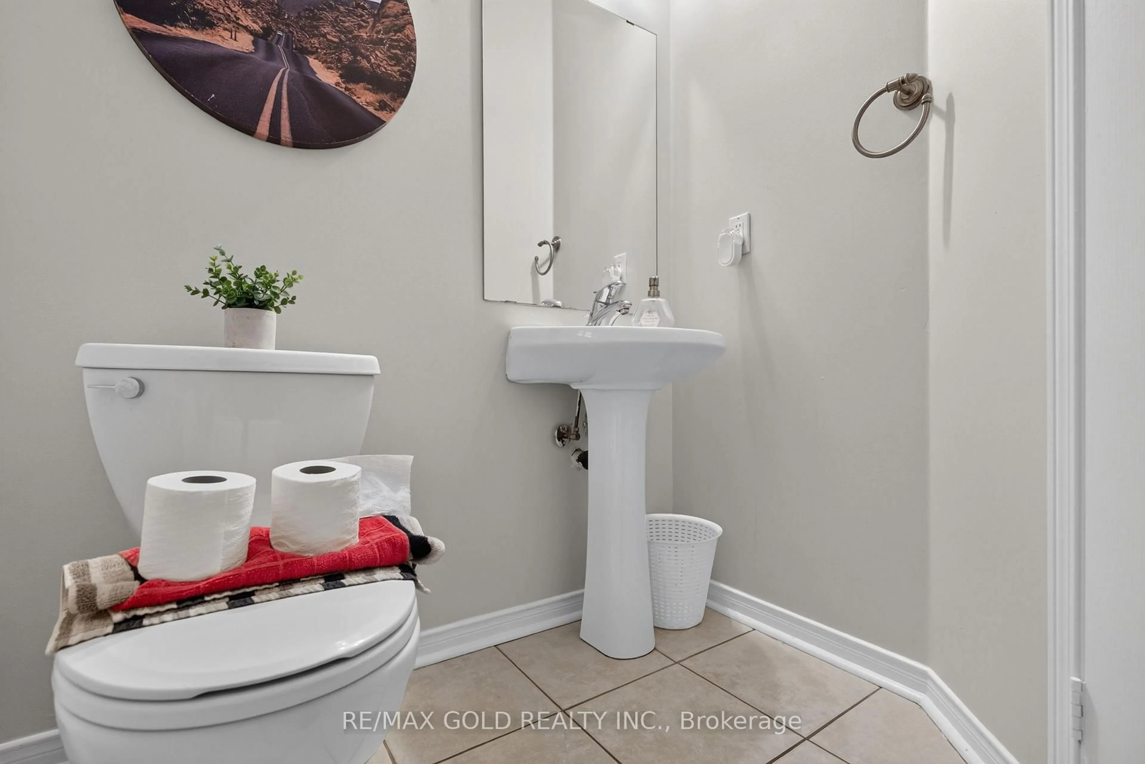 Standard bathroom, ceramic/tile floor for 40 Dunure Cres, Brampton Ontario L7A 2Y6
