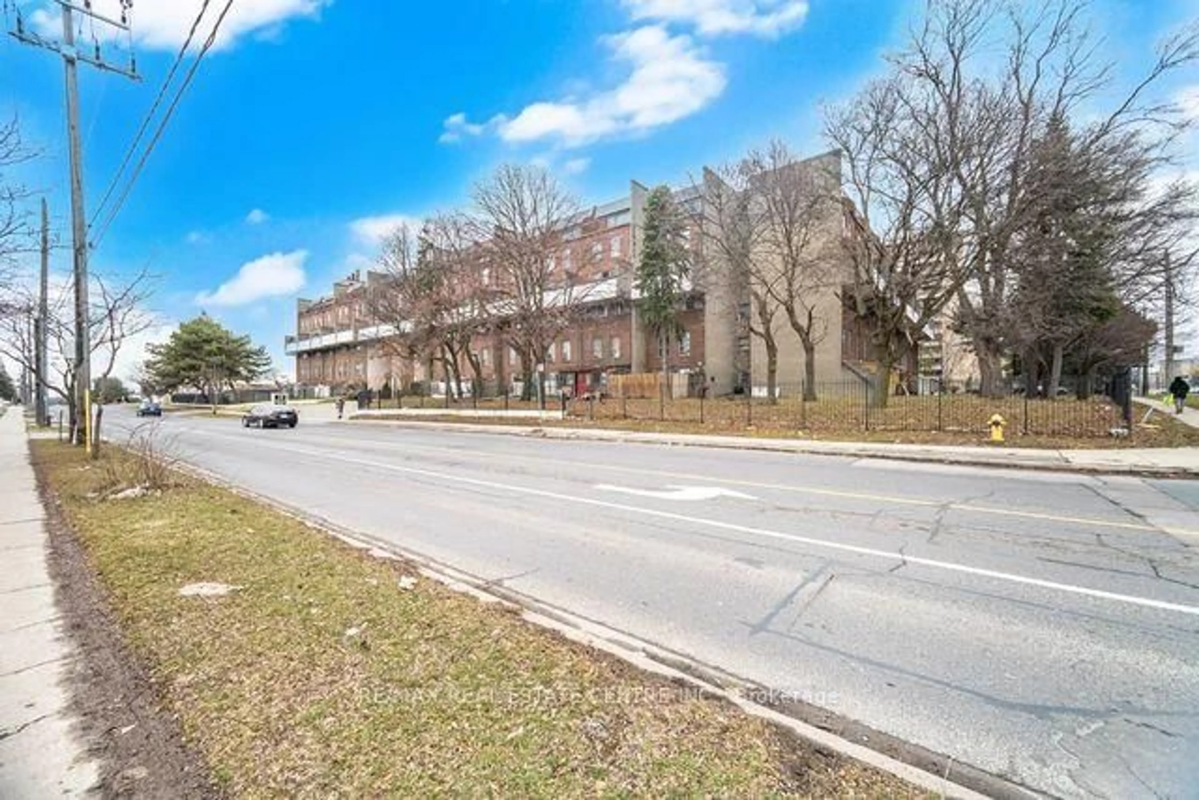 Blurry image for 10 Eddystone Ave #255, Toronto Ontario M3N 2T2