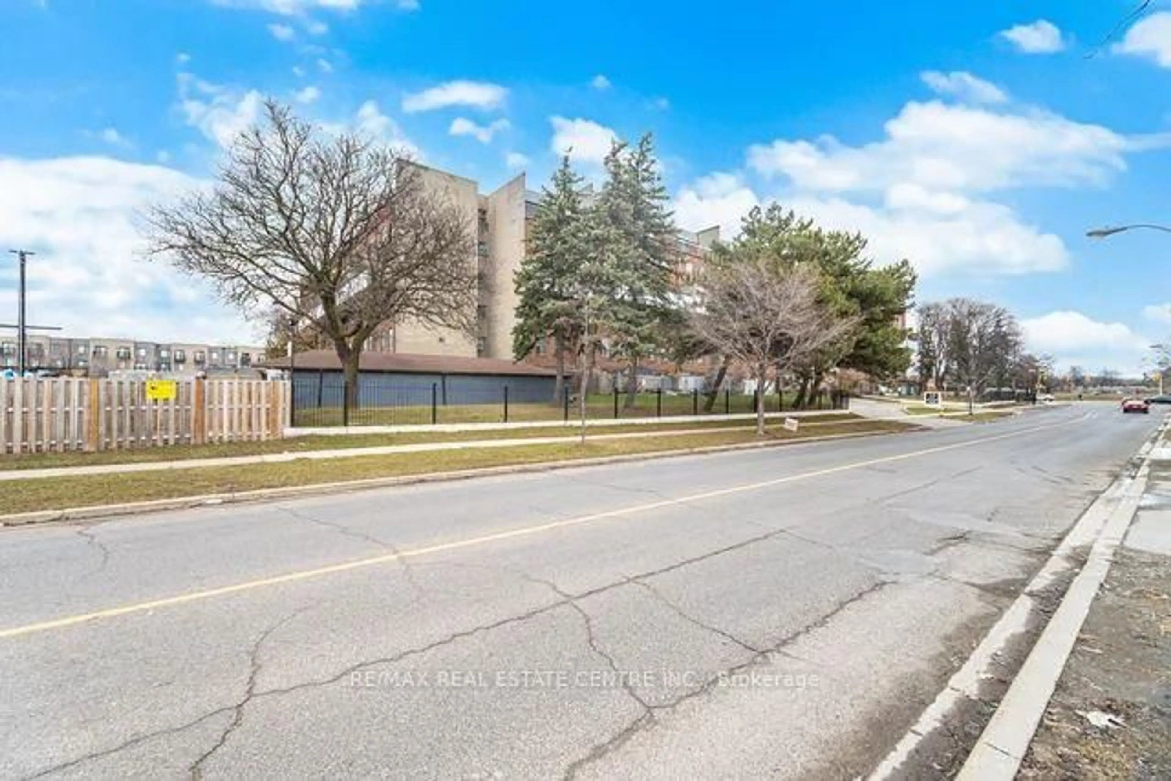 A pic from outside/outdoor area/front of a property/back of a property/a pic from drone, street for 10 Eddystone Ave #255, Toronto Ontario M3N 2T2