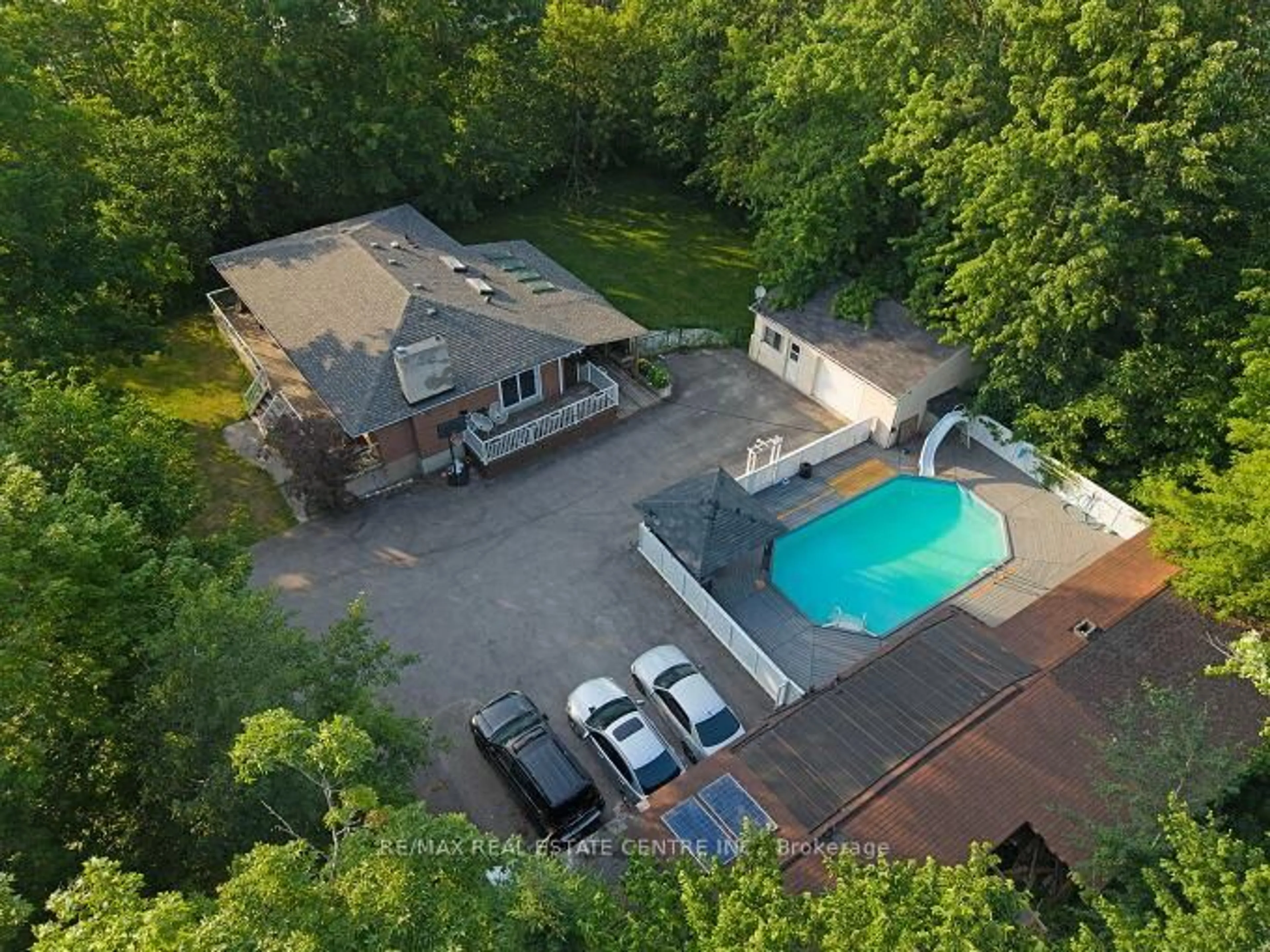 A pic from outside/outdoor area/front of a property/back of a property/a pic from drone, unknown for 12497 Regional Rd #25, Halton Hills Ontario L7J 2M1