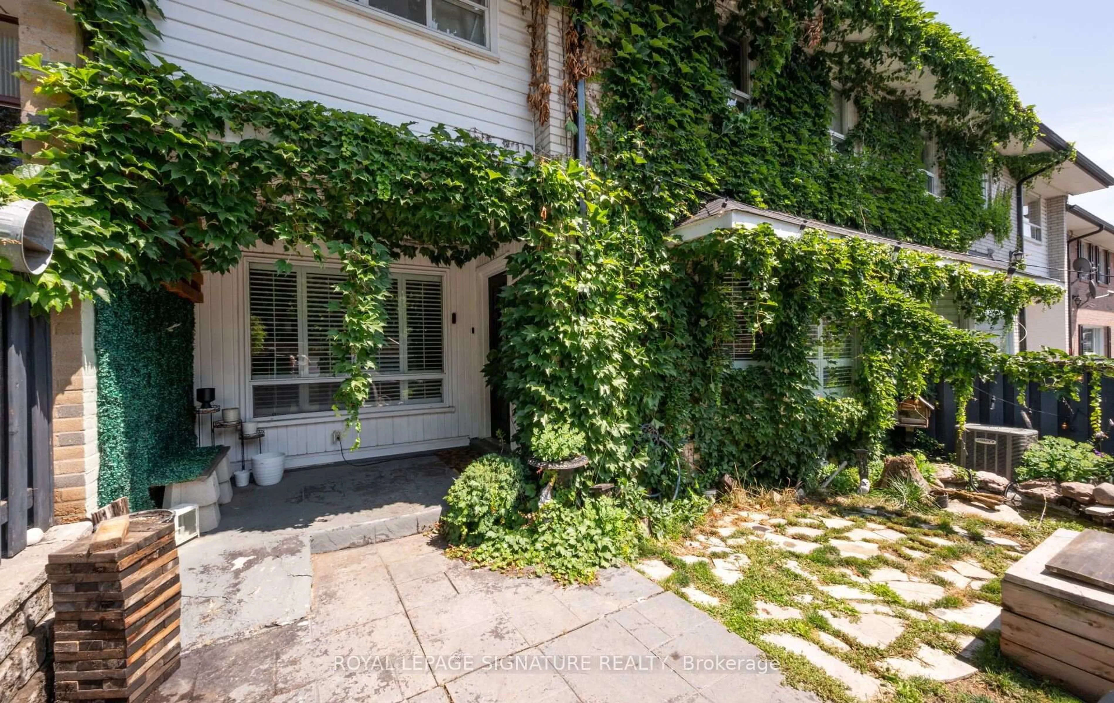 Patio, street for 61 Ardglen Dr #9, Brampton Ontario L6W 1V1