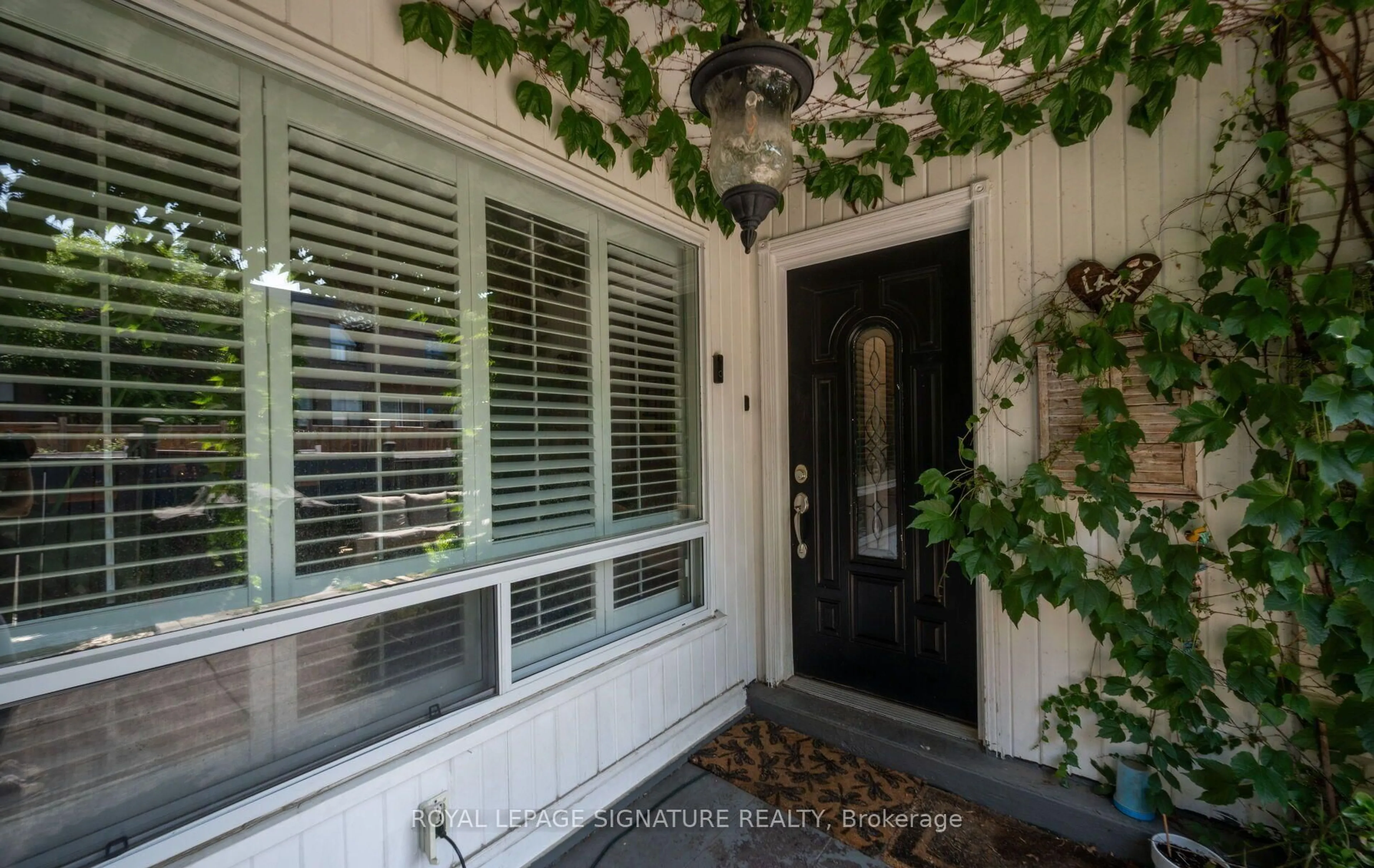 Indoor entryway for 61 Ardglen Dr #9, Brampton Ontario L6W 1V1