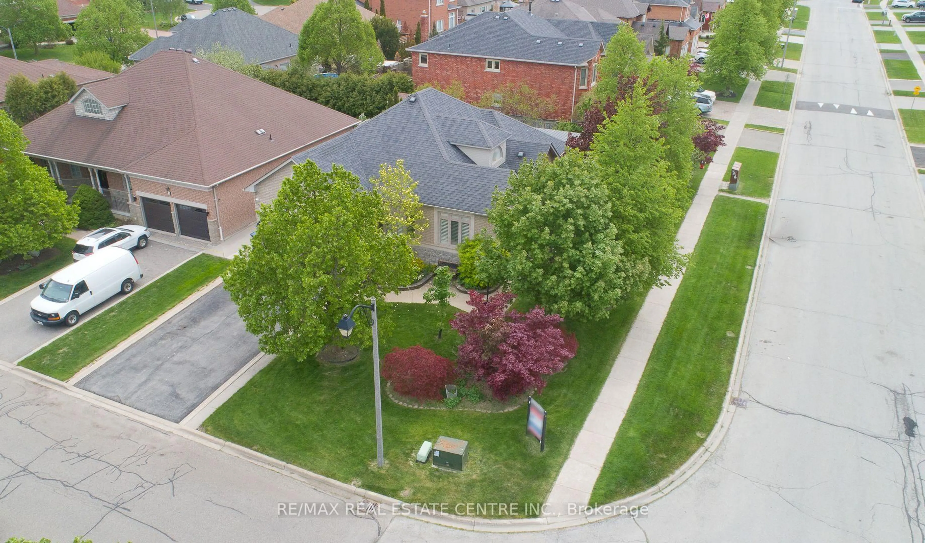 A pic from outside/outdoor area/front of a property/back of a property/a pic from drone, street for 1 Kirkwood Cres, Caledon Ontario L7C 1A5