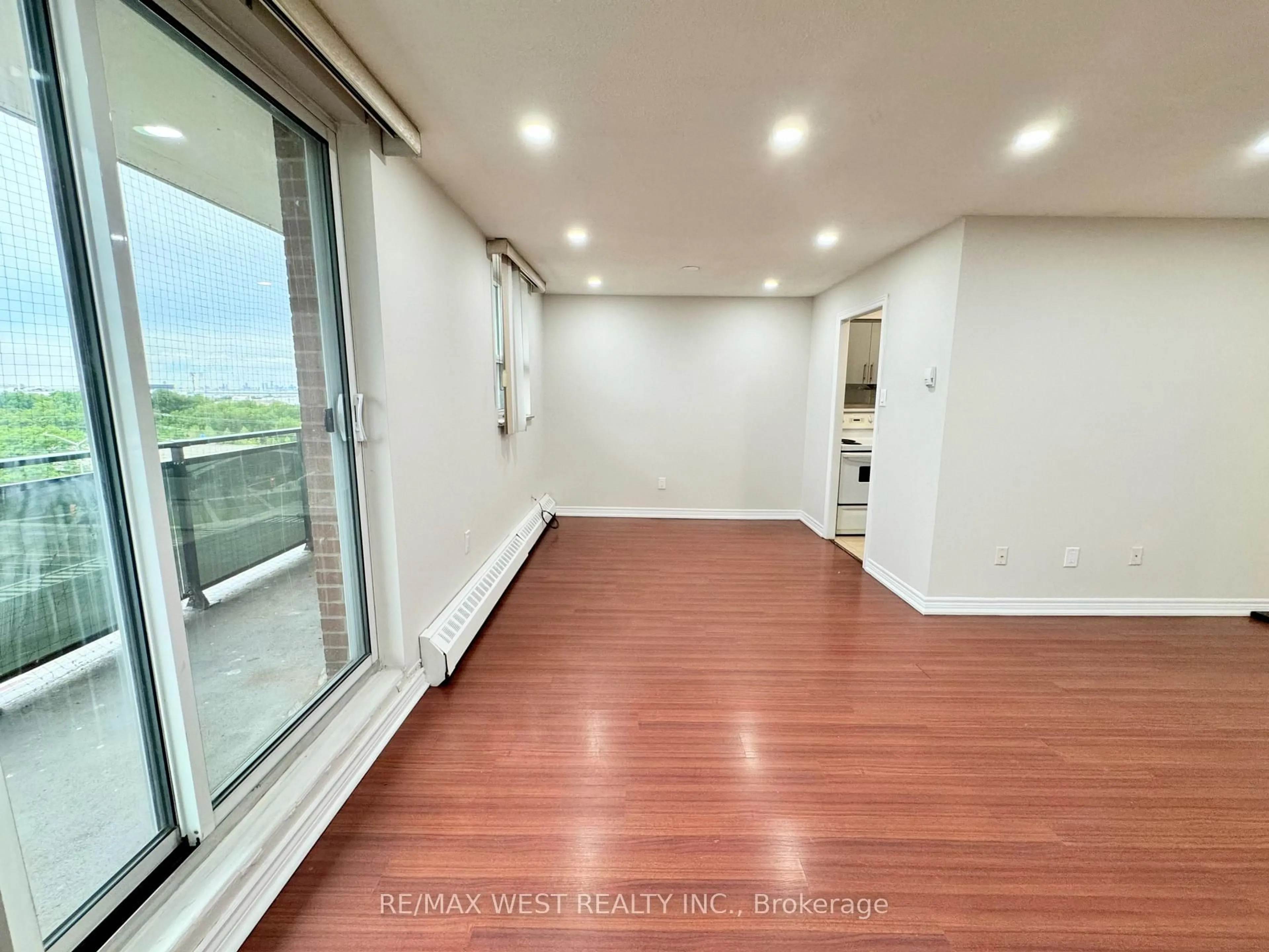 A pic of a room for 3533 Derry Rd #709, Mississauga Ontario L4T 1B1