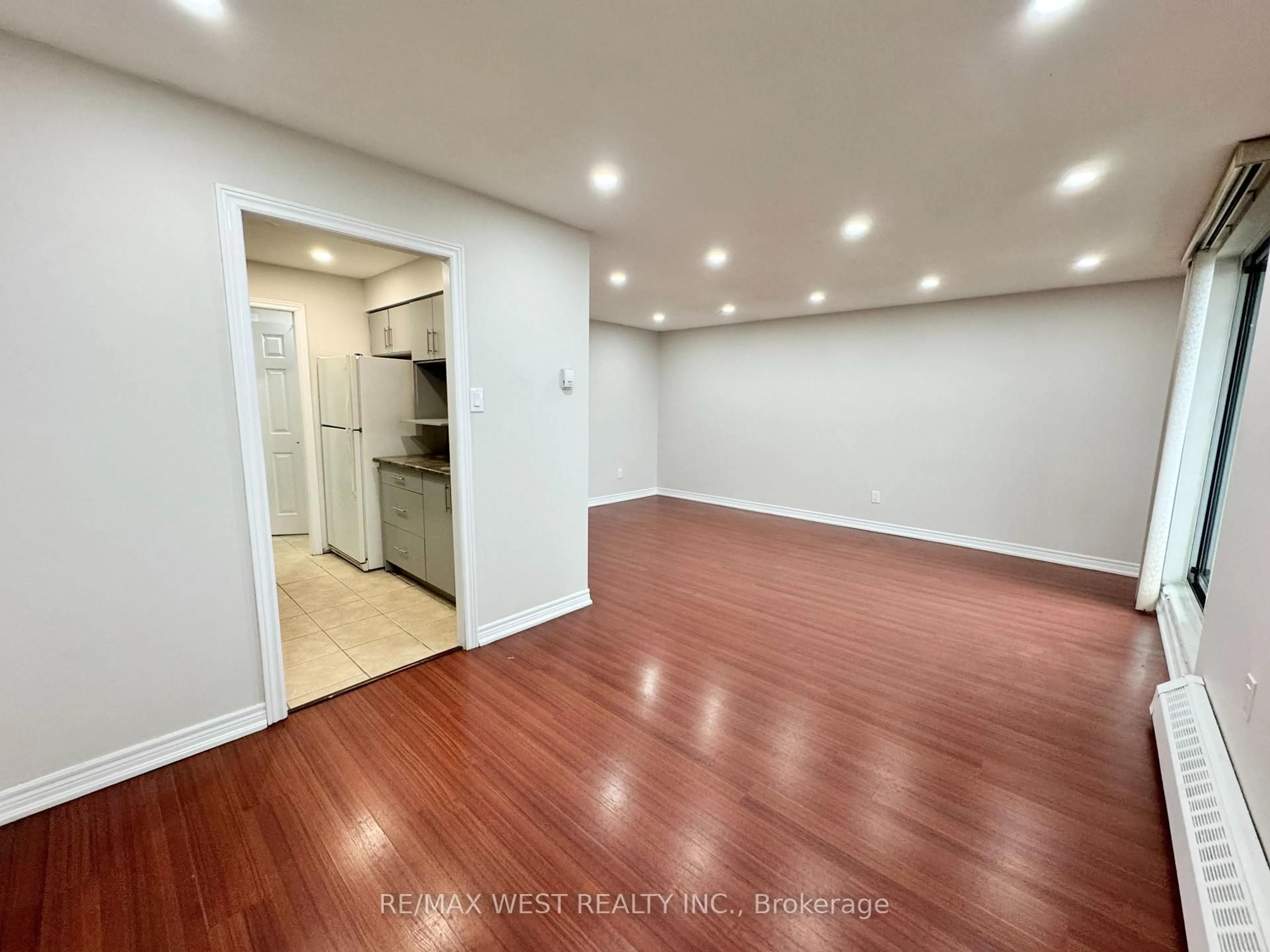 A pic of a room for 3533 Derry Rd #709, Mississauga Ontario L4T 1B1